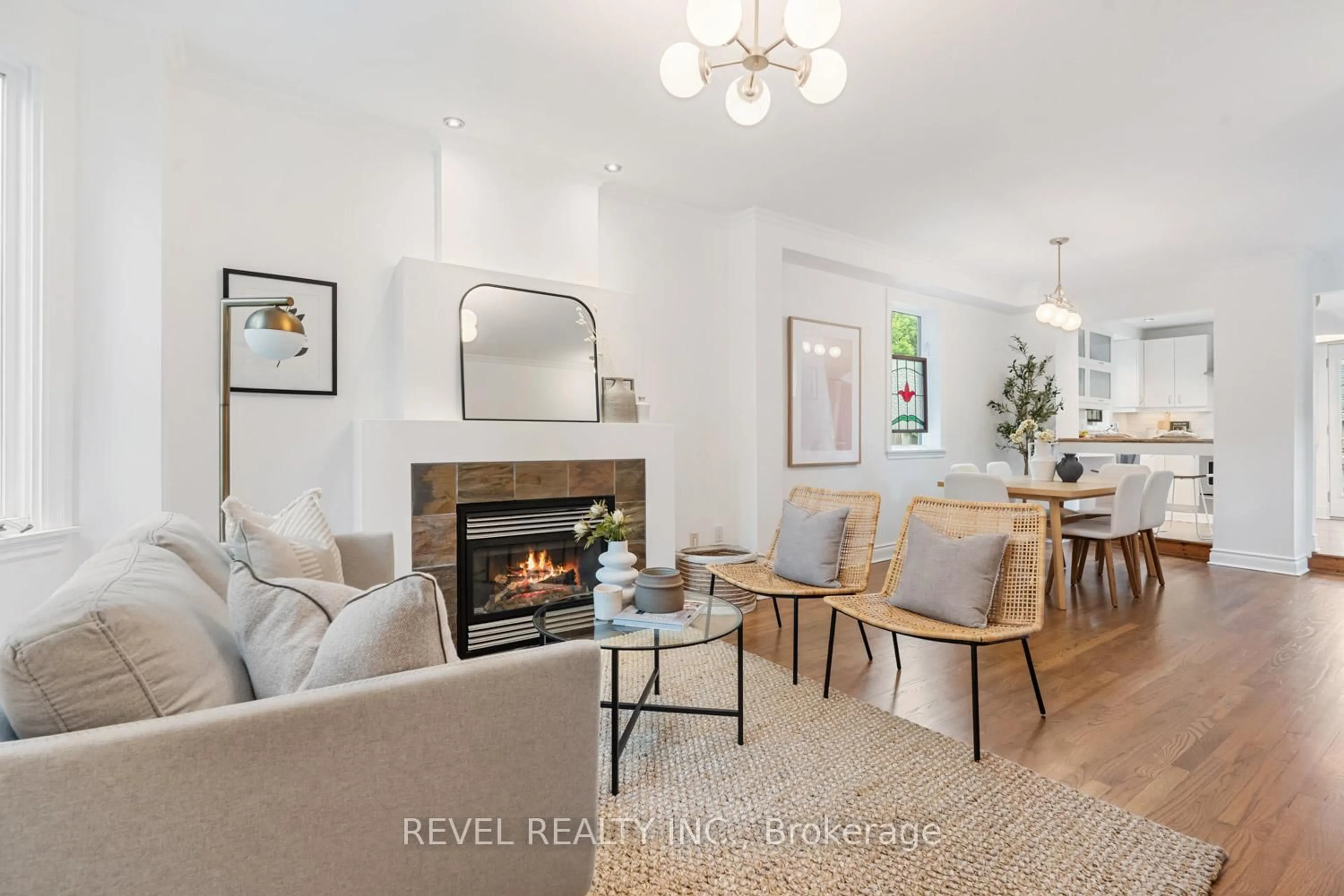 Living room with furniture, unknown for 58 Westminster Ave, Toronto Ontario M6R 1N4