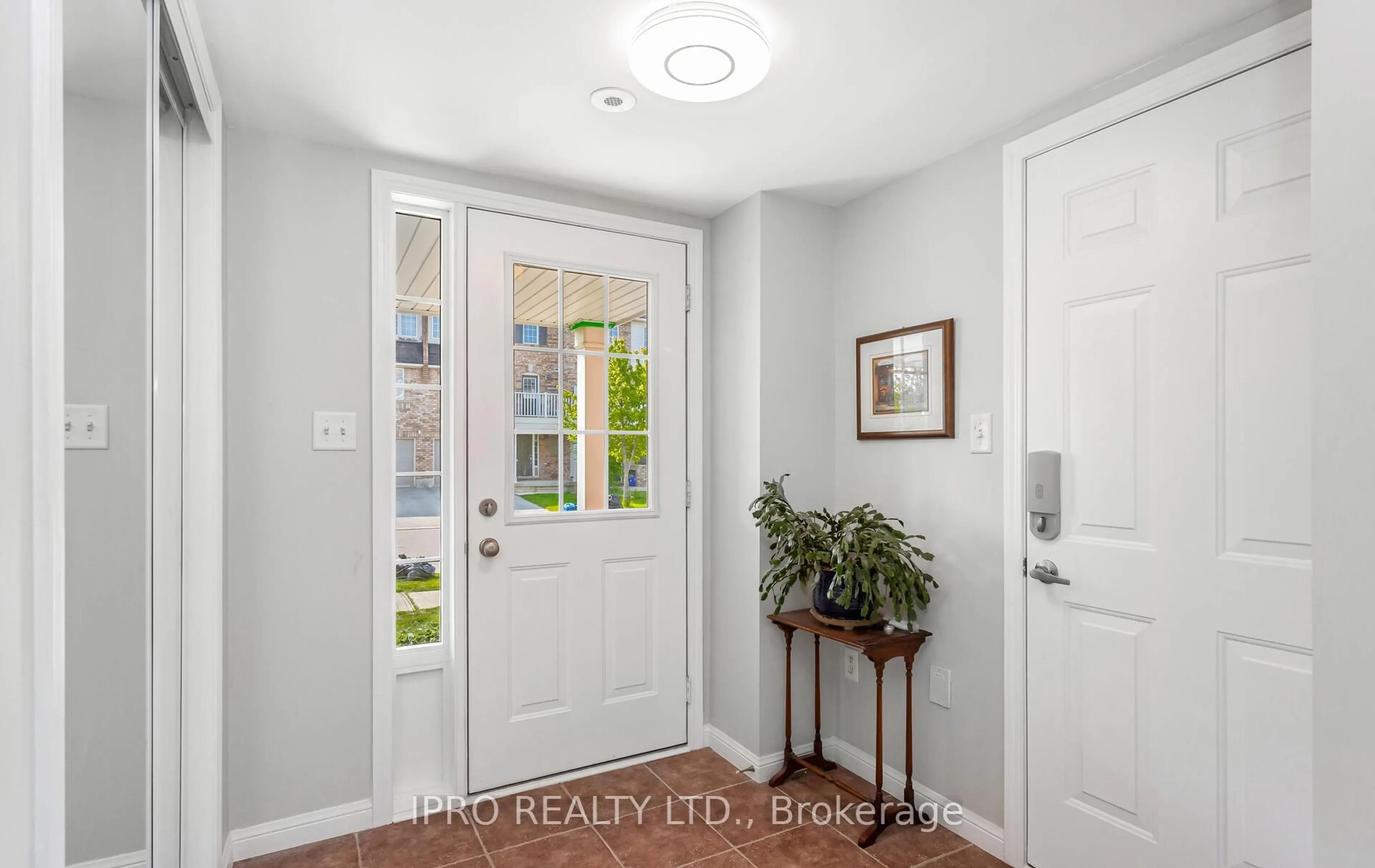 Indoor entryway for 1183 Barnard Dr, Milton Ontario L9T 6R5