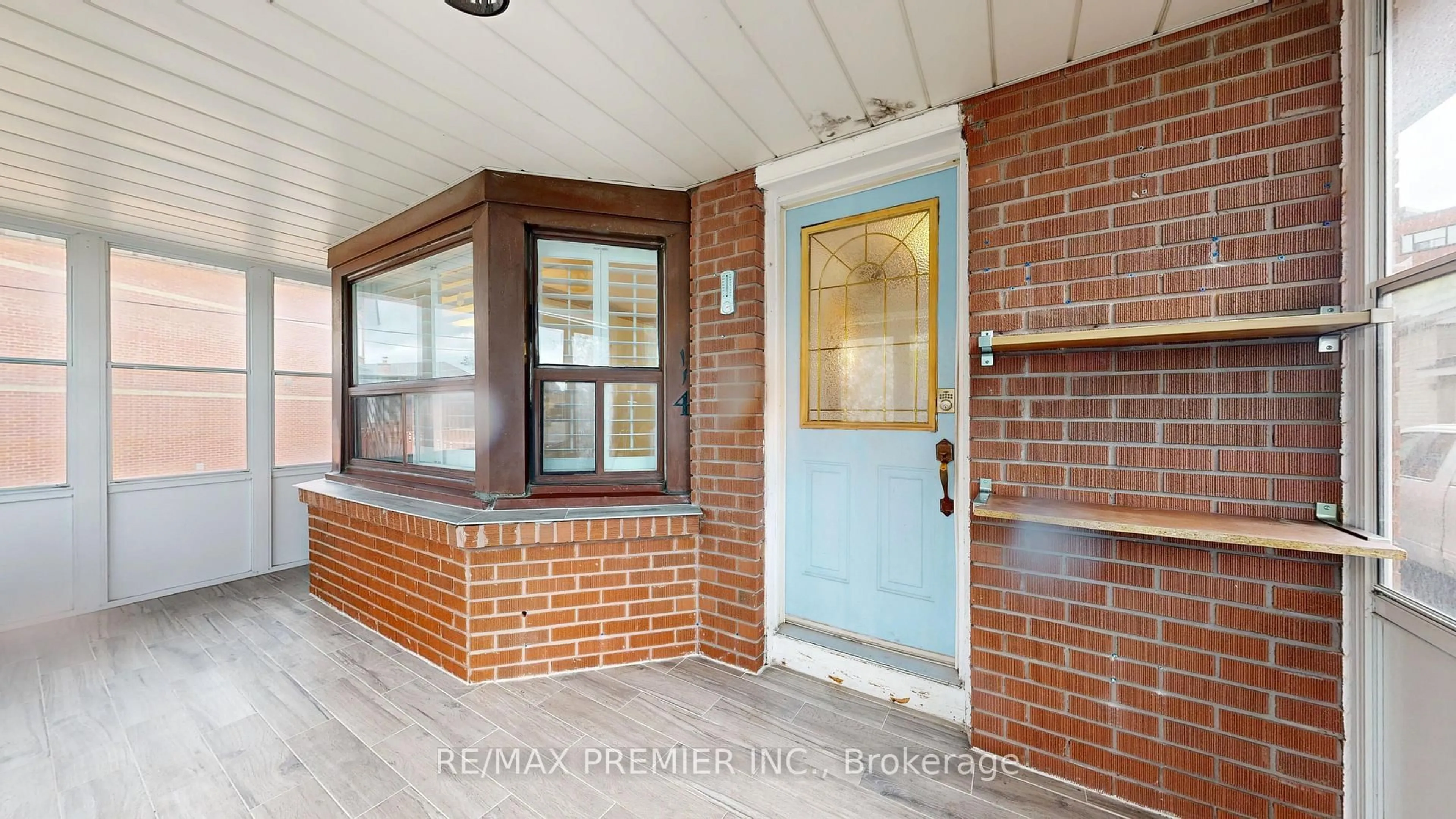 Indoor entryway for 114 Branstone Rd, Toronto Ontario M6E 4E5