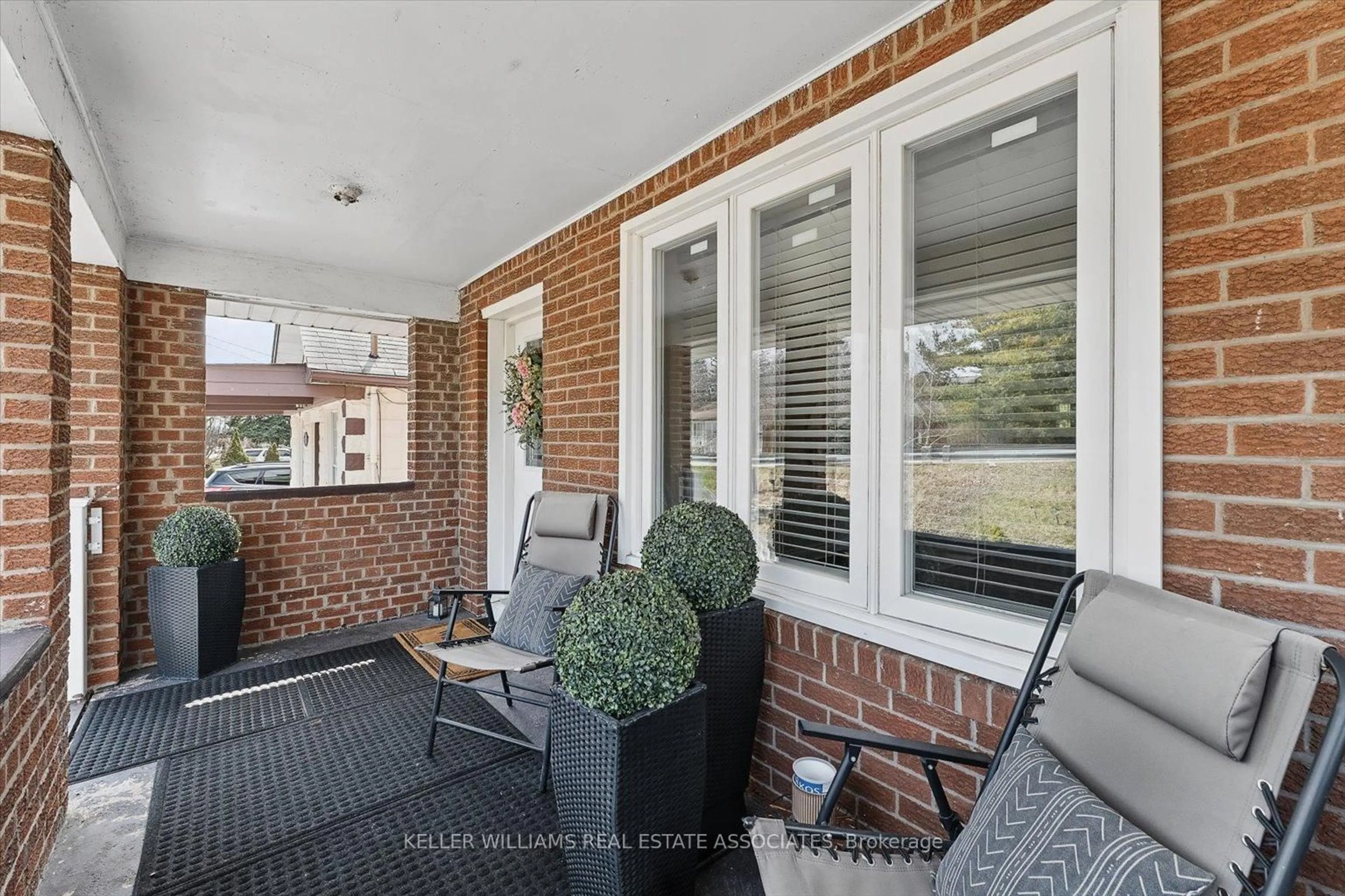 Home with brick exterior material, street for 1106 Haig Blvd, Mississauga Ontario L5E 2M5