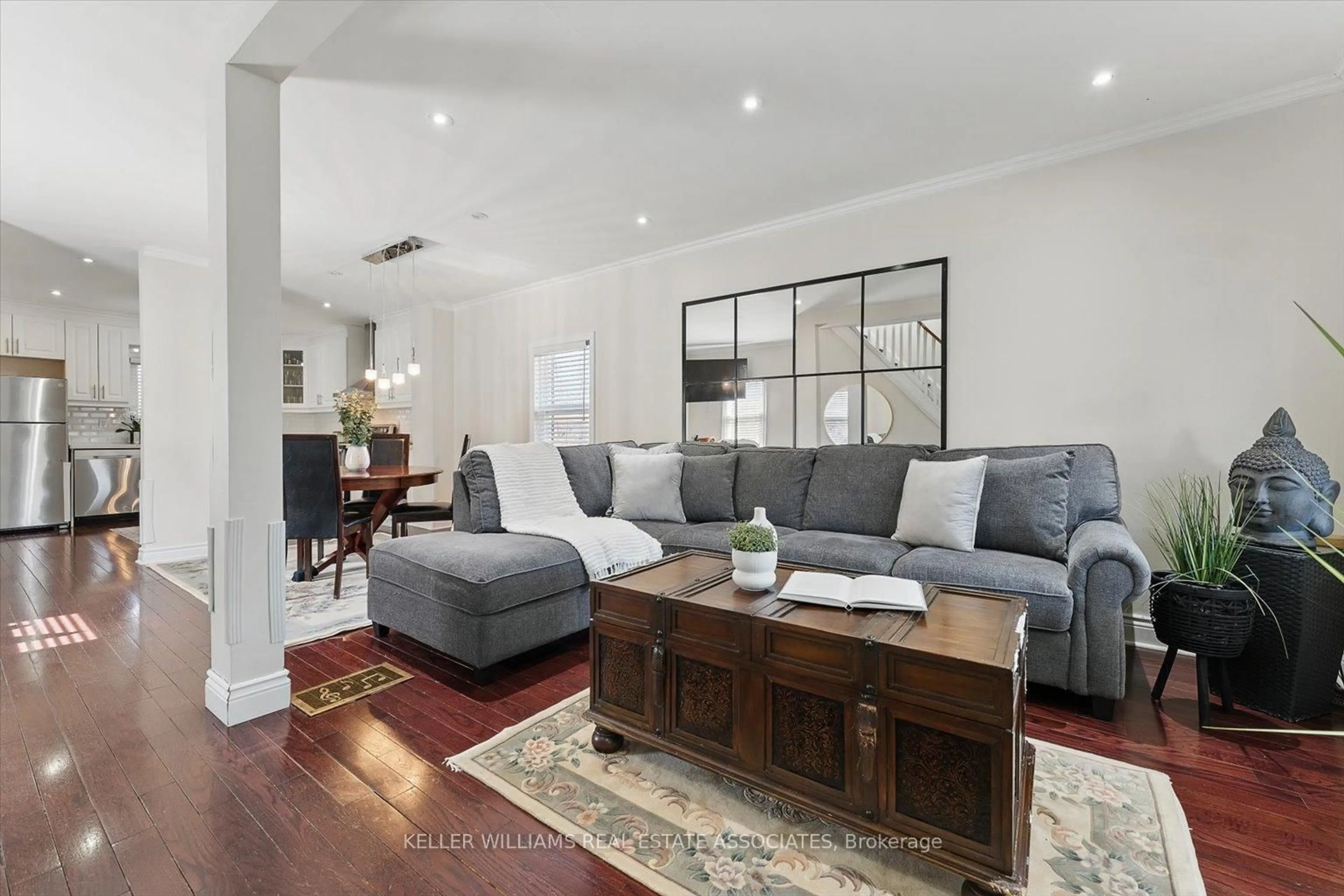 Living room with furniture, unknown for 1106 Haig Blvd, Mississauga Ontario L5E 2M5