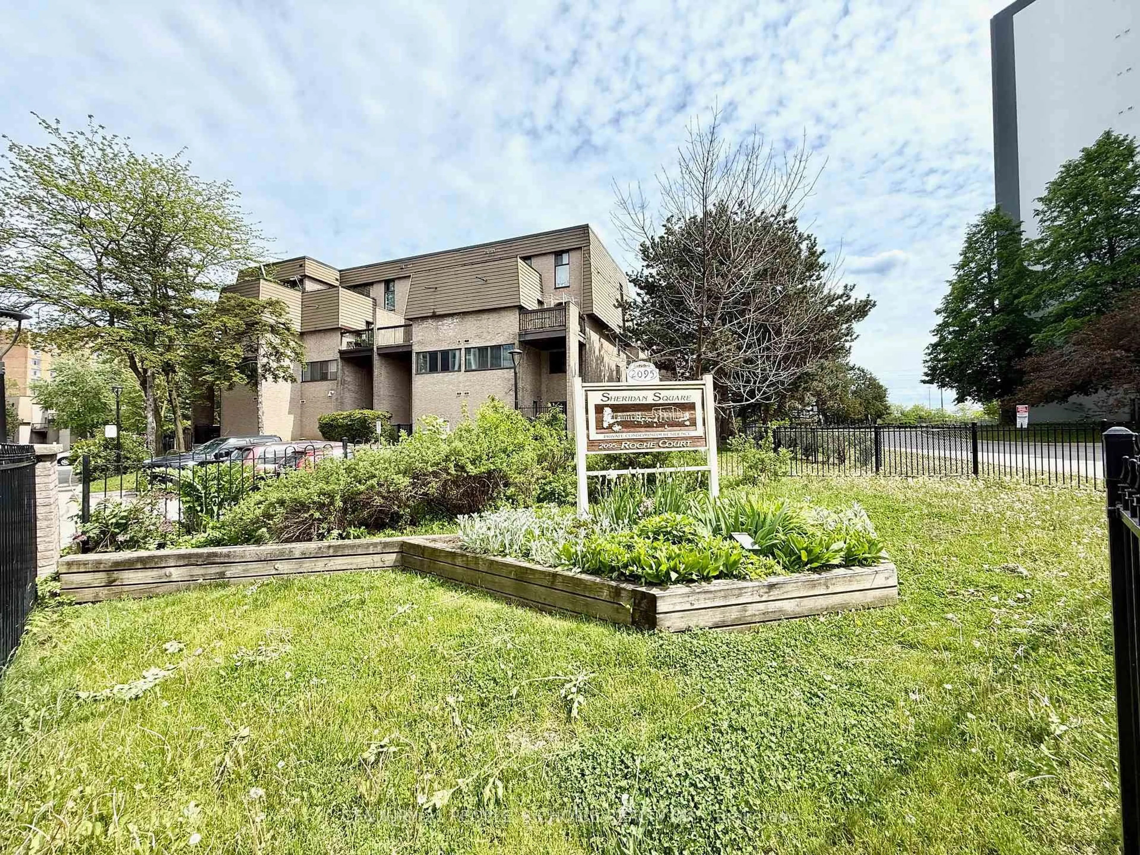 Unknown for 2095 Roche Crt #216, Mississauga Ontario L5K 2C8