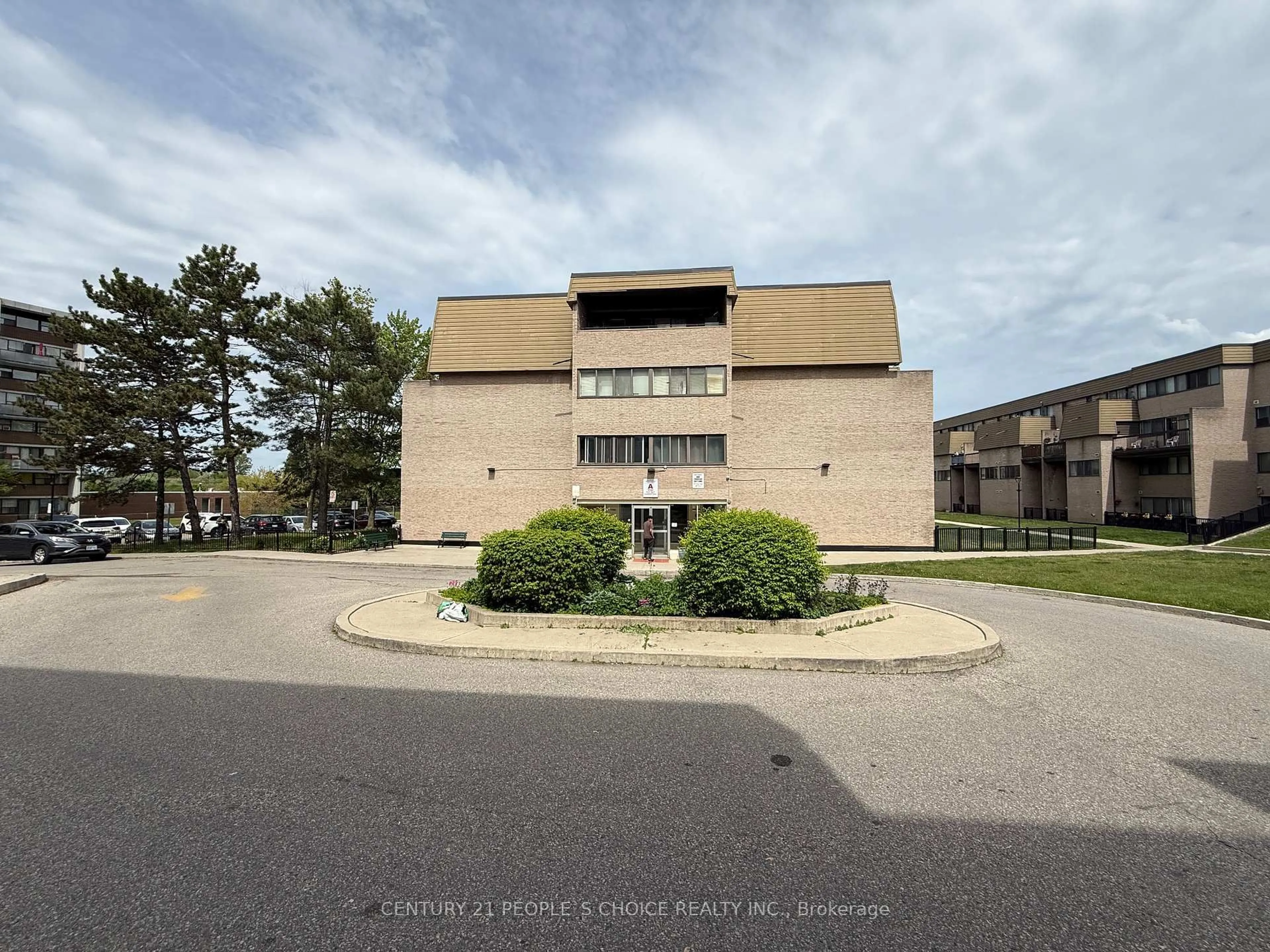 Unknown for 2095 Roche Crt #216, Mississauga Ontario L5K 2C8