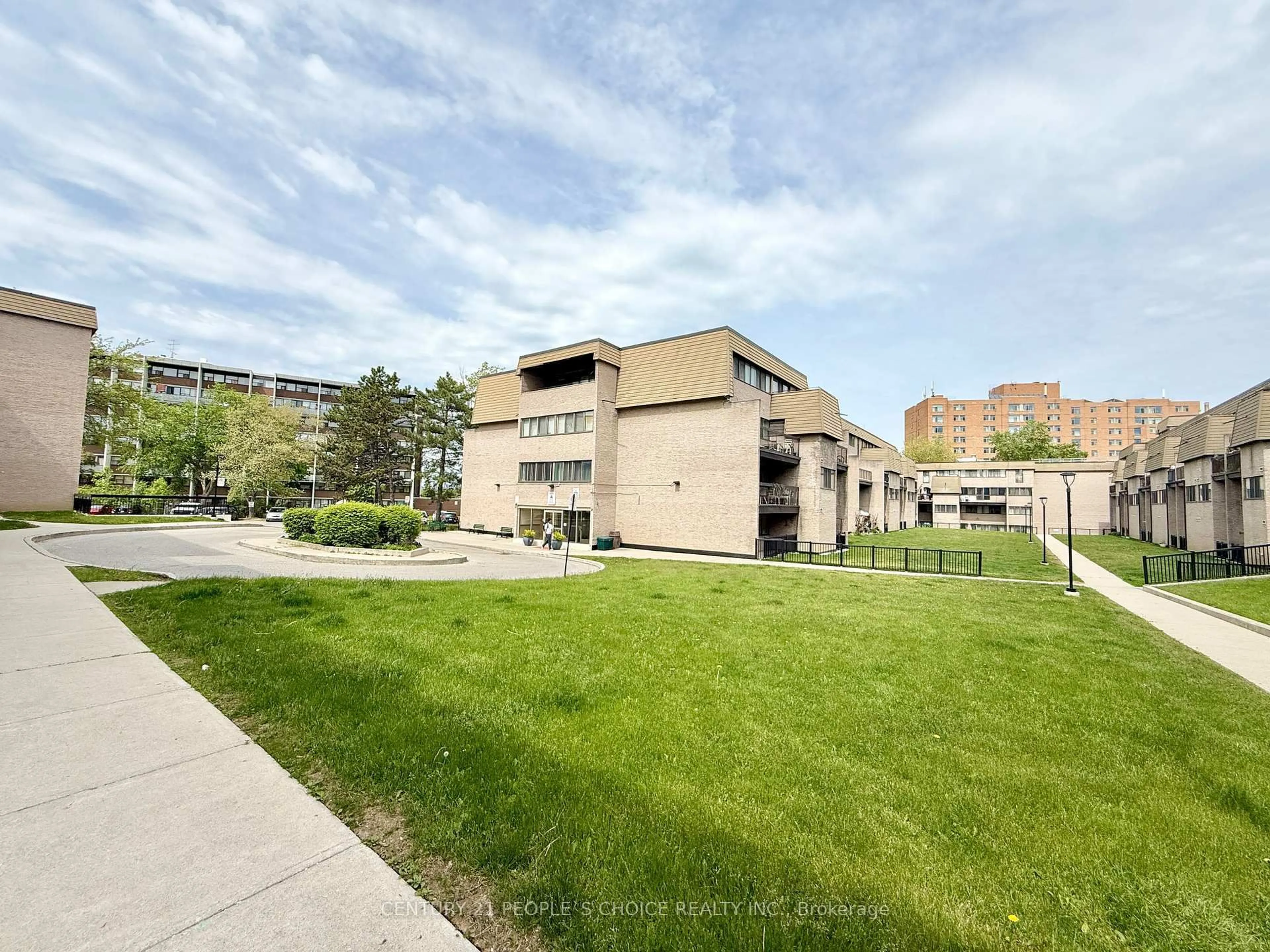 Unknown for 2095 Roche Crt #216, Mississauga Ontario L5K 2C8