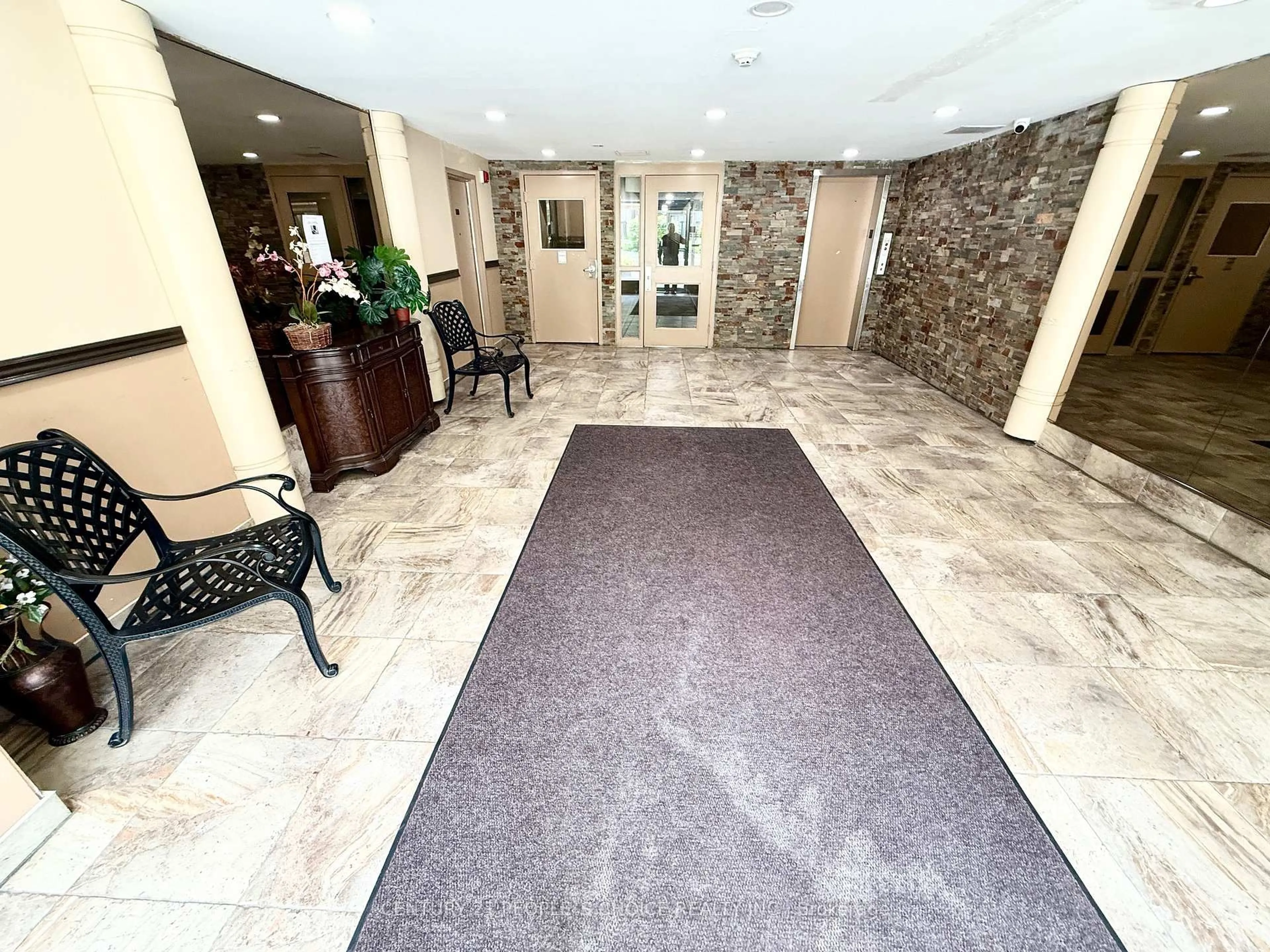 Lobby for 2095 Roche Crt #216, Mississauga Ontario L5K 2C8