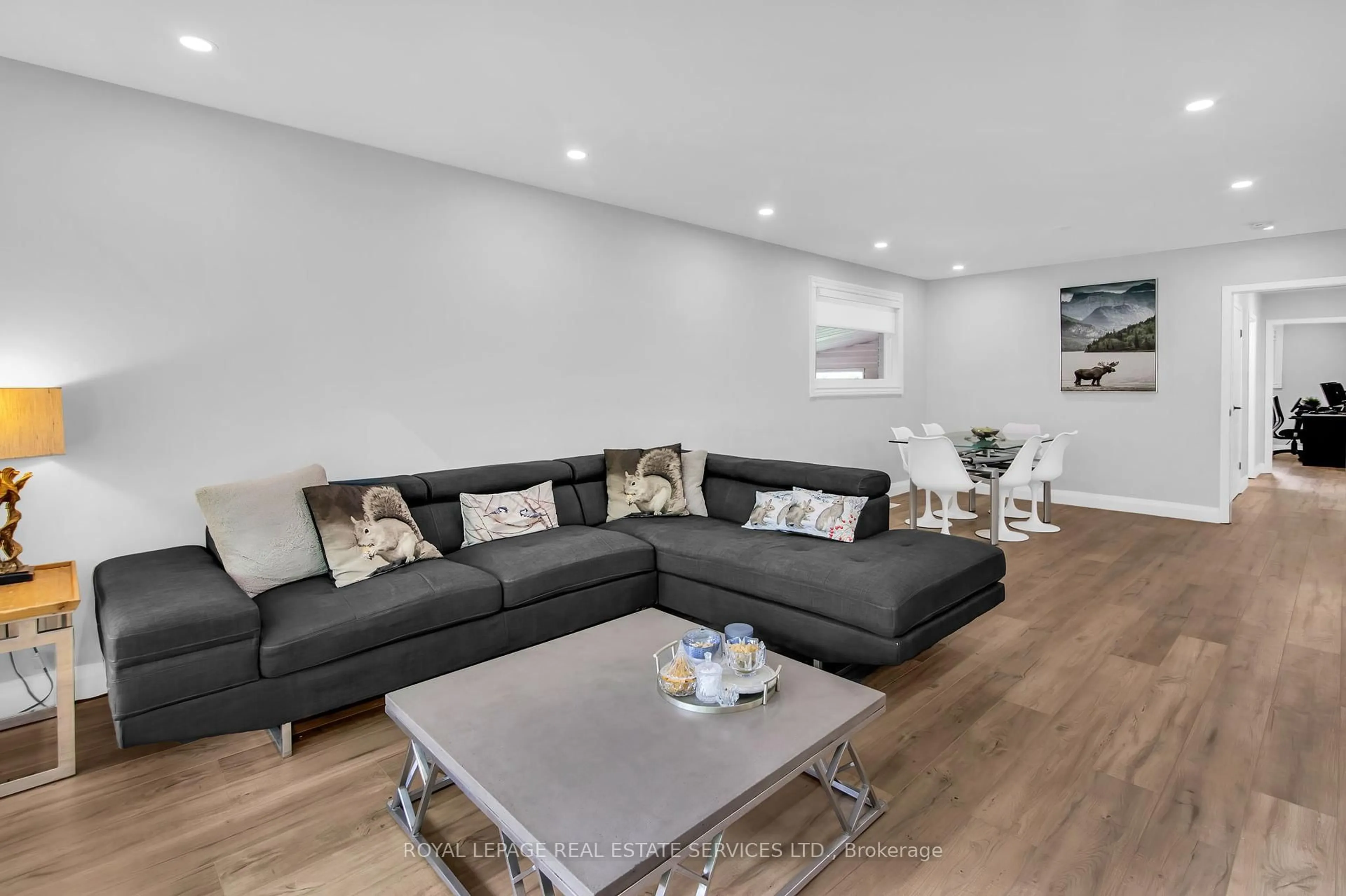 Living room with furniture, unknown for 1683 Sherway Dr, Mississauga Ontario L4X 1C8