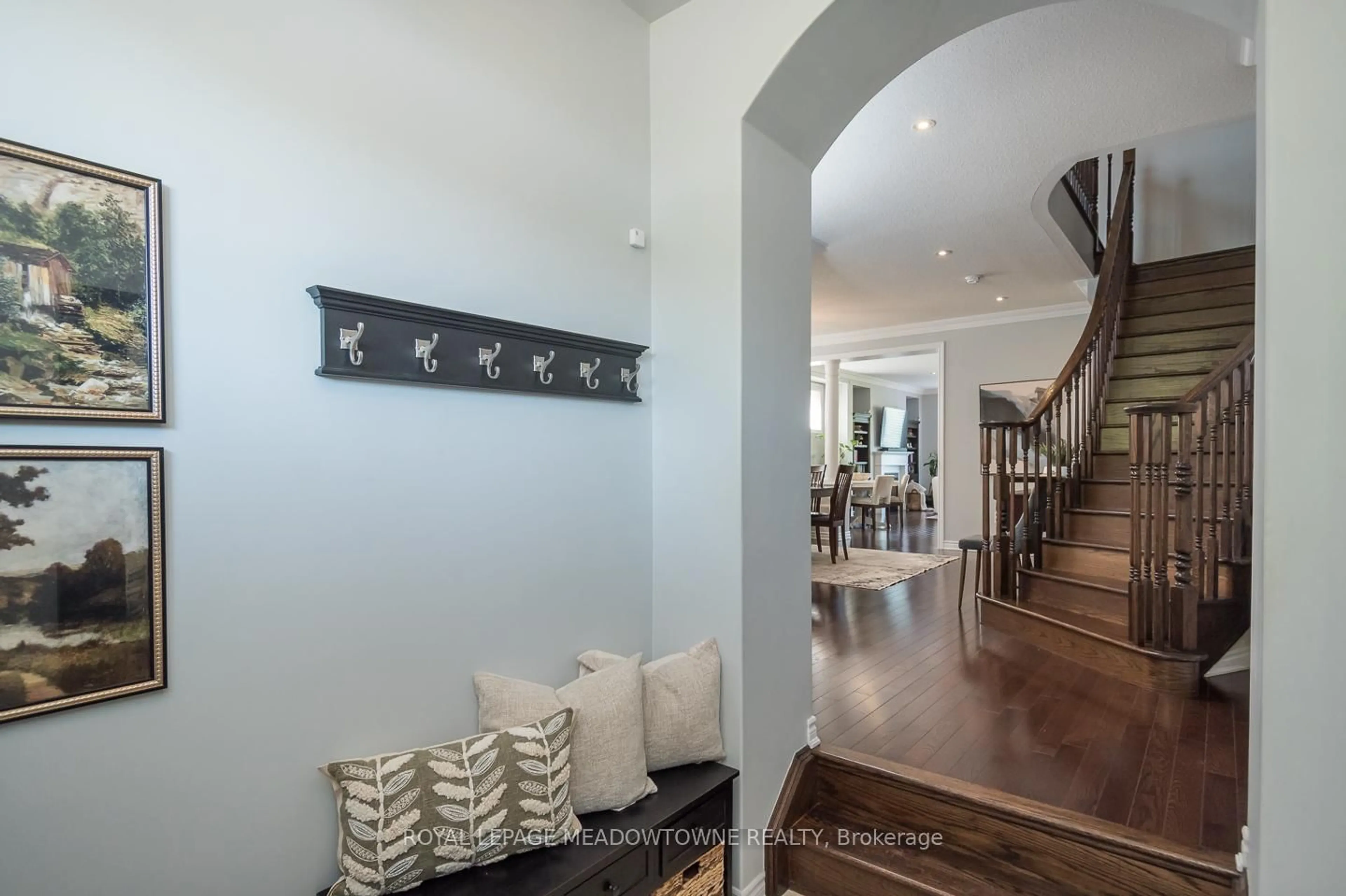 Indoor entryway for 485 Pringle Ave #2, Milton Ontario L9T 8A9