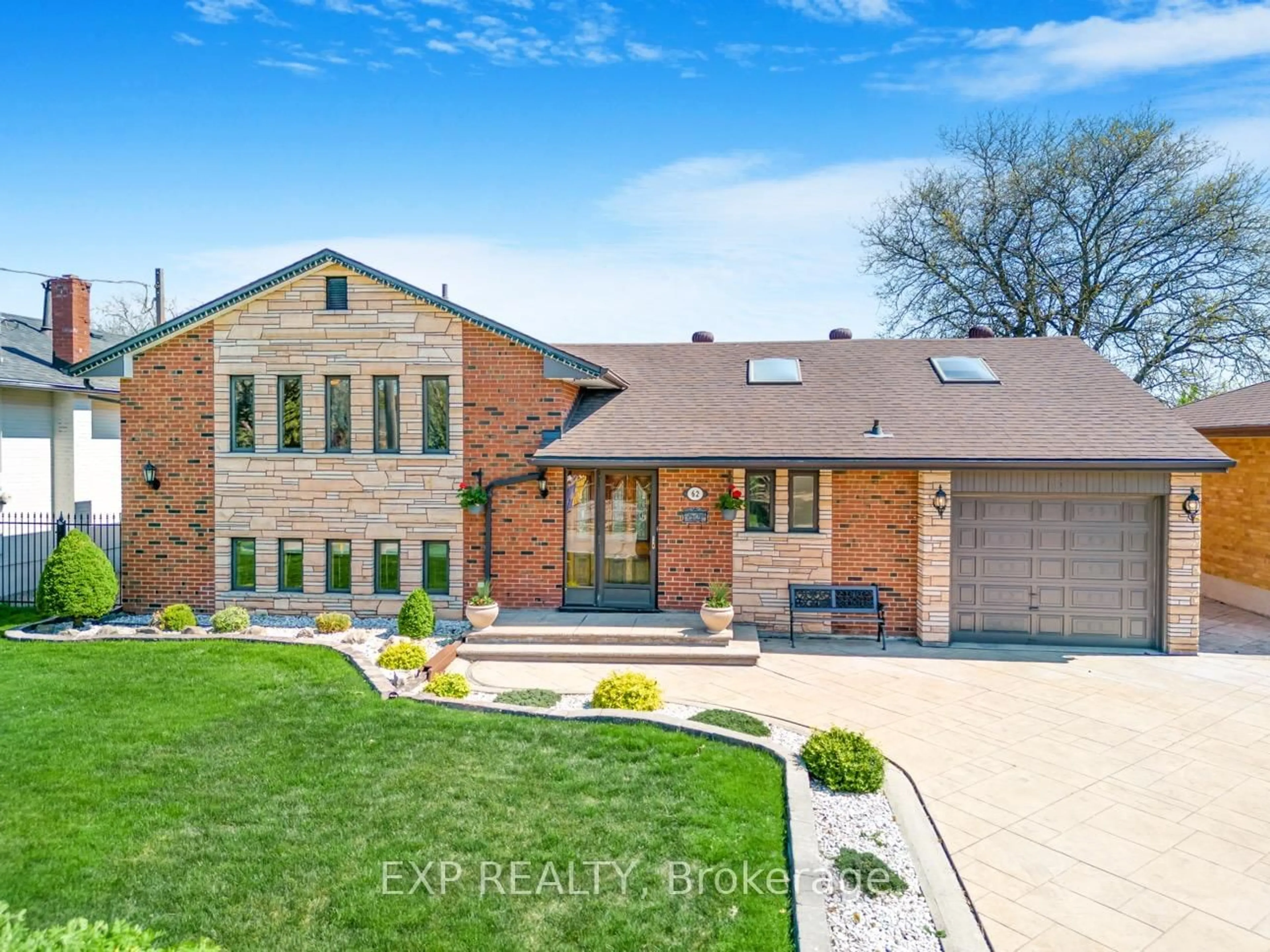 Home with brick exterior material, street for 62 Swanhurst Blvd, Mississauga Ontario L5N 1B7