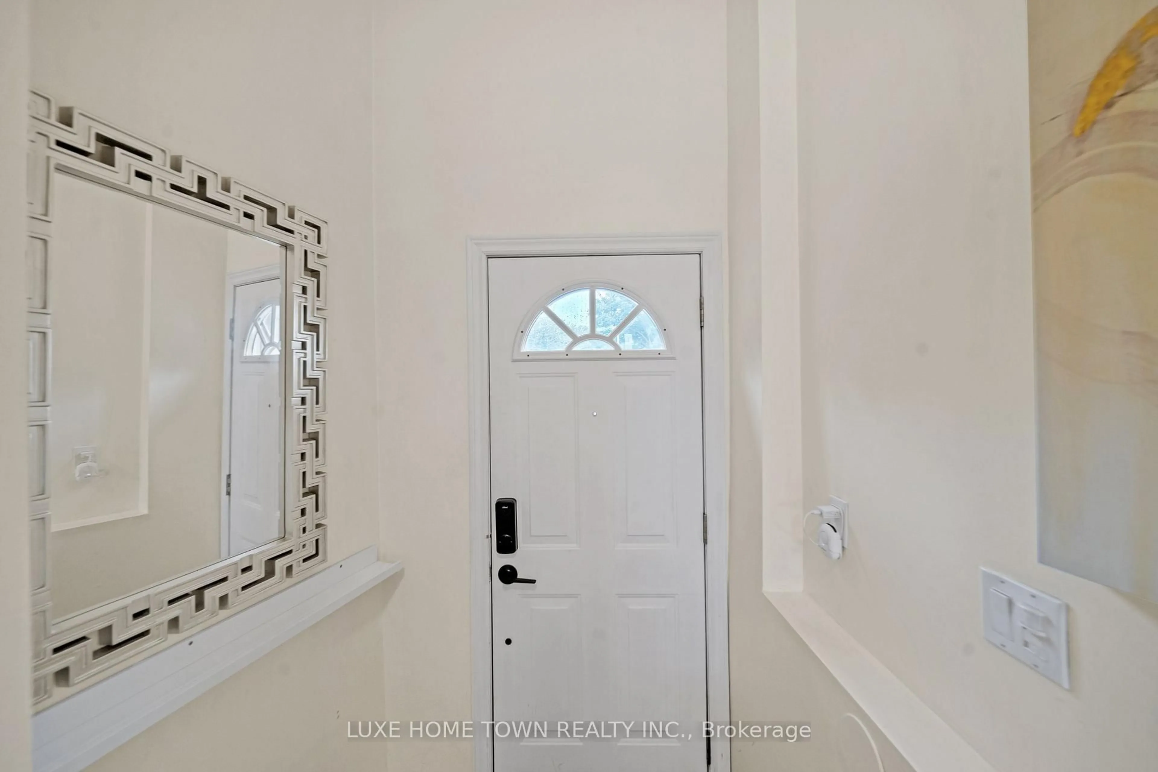 Indoor entryway for 400 Mississauga Valley Blvd #160, Mississauga Ontario L5A 3N6
