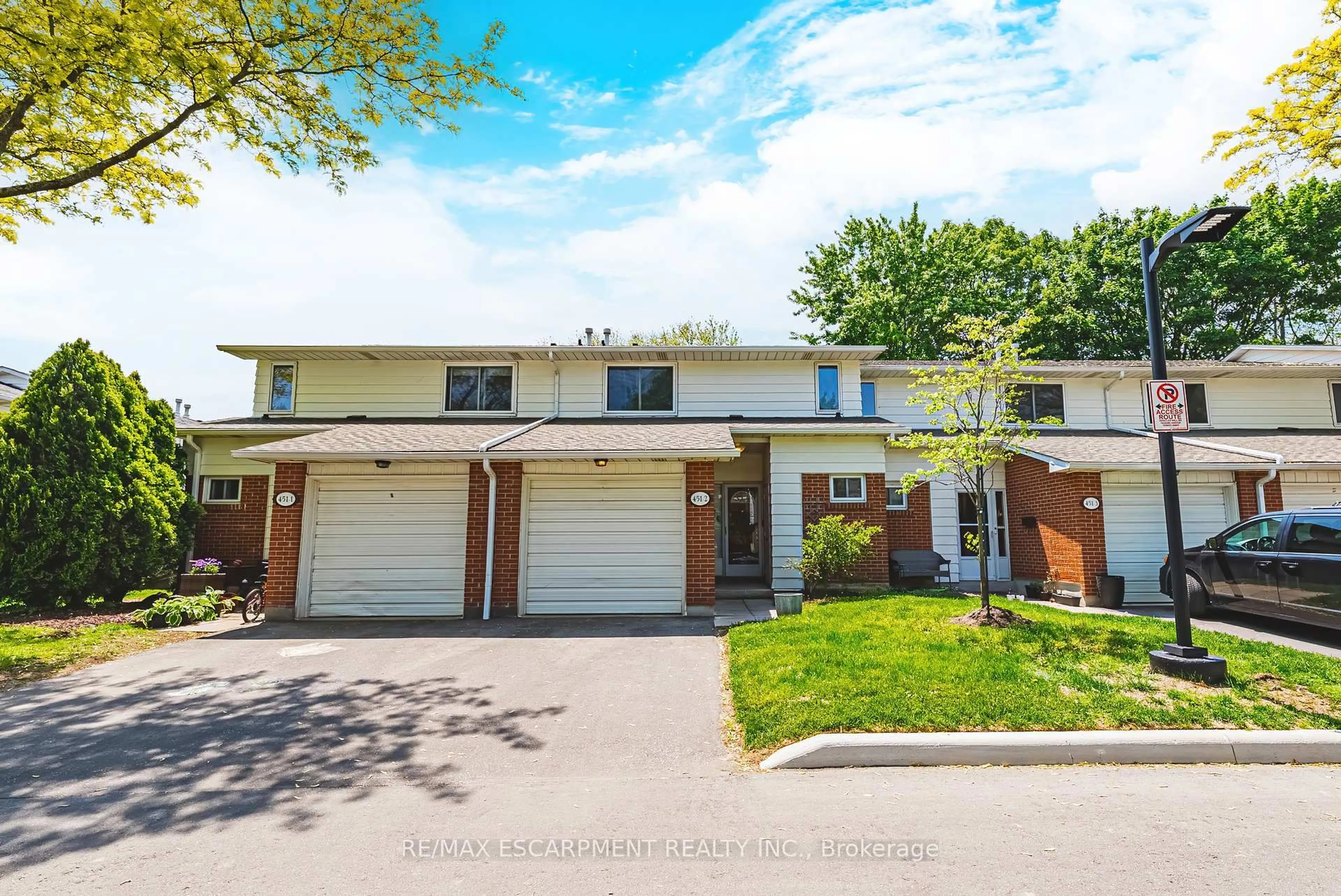 Unknown for 451 Woodview Rd #2, Burlington Ontario L7N 2Z9