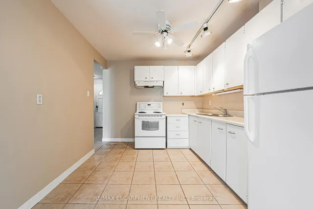 Additional property image - 451 Woodview Rd Unit 2