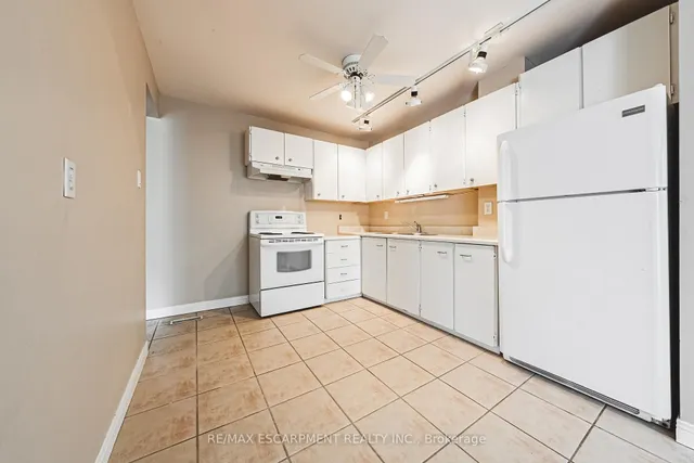 Additional property image - 451 Woodview Rd Unit 2