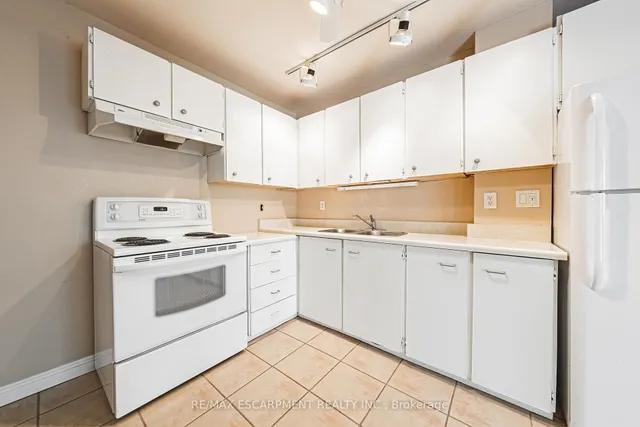 Additional property image - 451 Woodview Rd Unit 2
