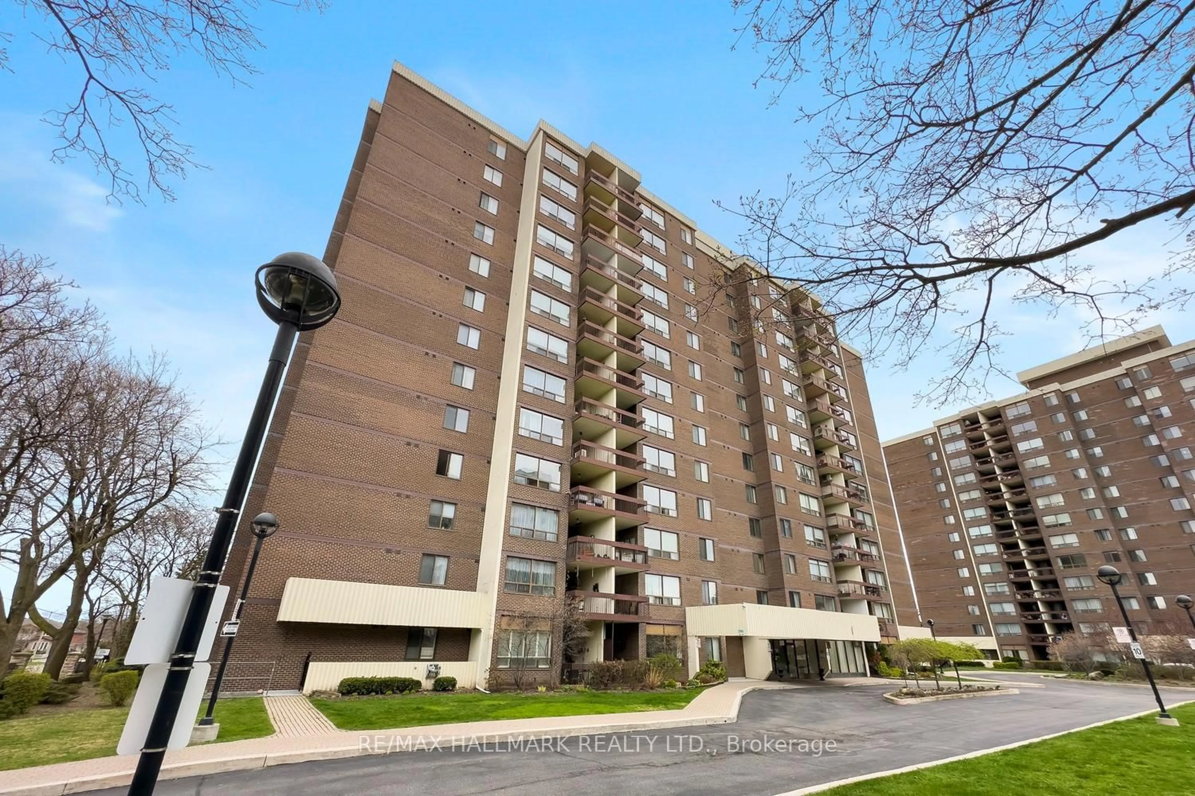 Unknown for 2542 Argyle Rd #801, Mississauga Ontario L5B 2H5