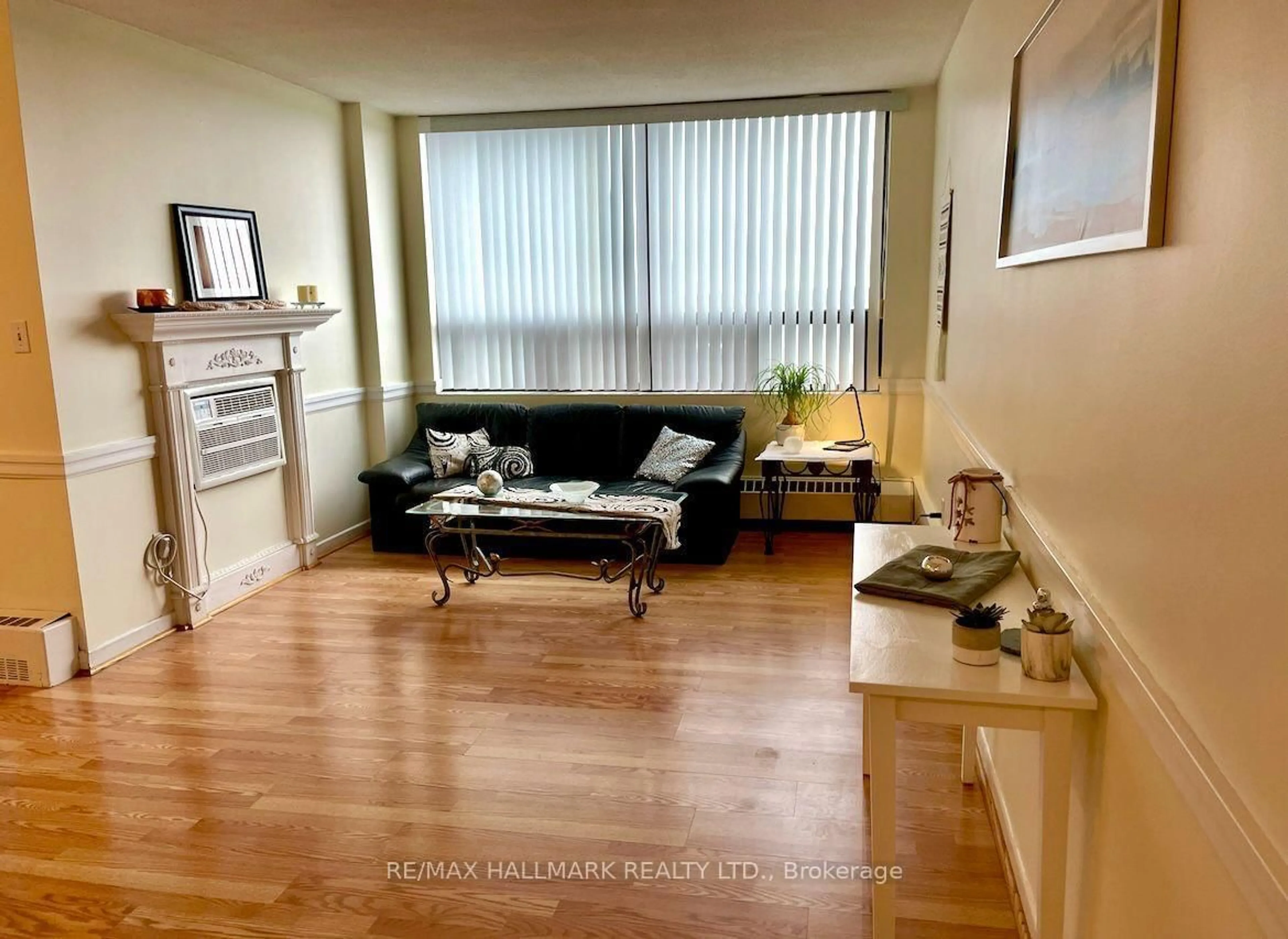 A pic of a room for 2542 Argyle Rd #801, Mississauga Ontario L5B 2H5