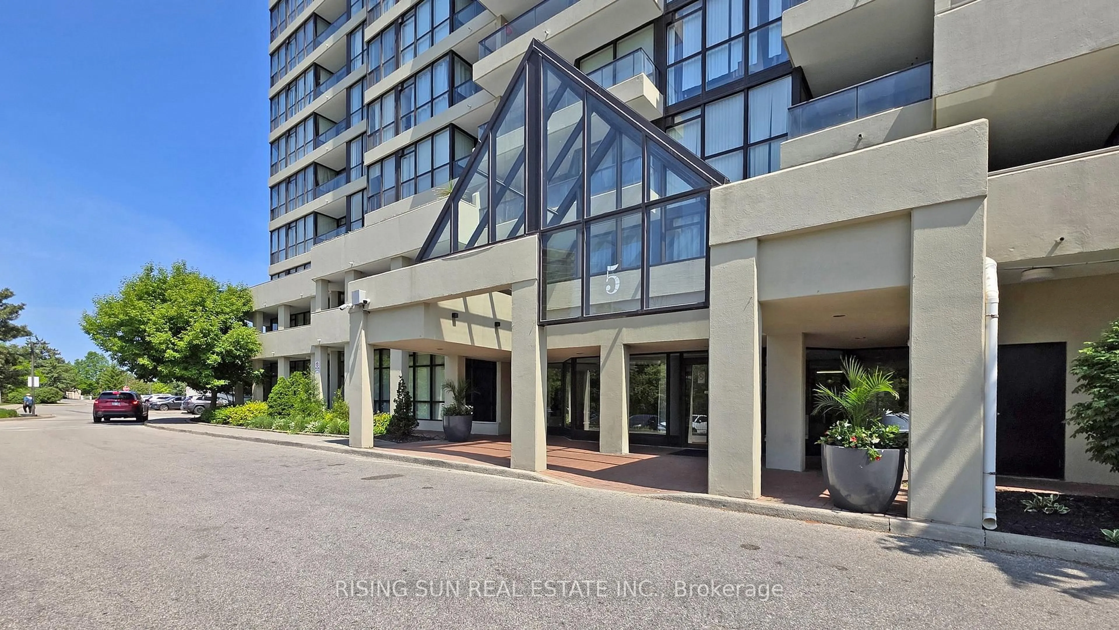 Indoor foyer for 5 Rowntree Rd #1810, Toronto Ontario M9V 5G9
