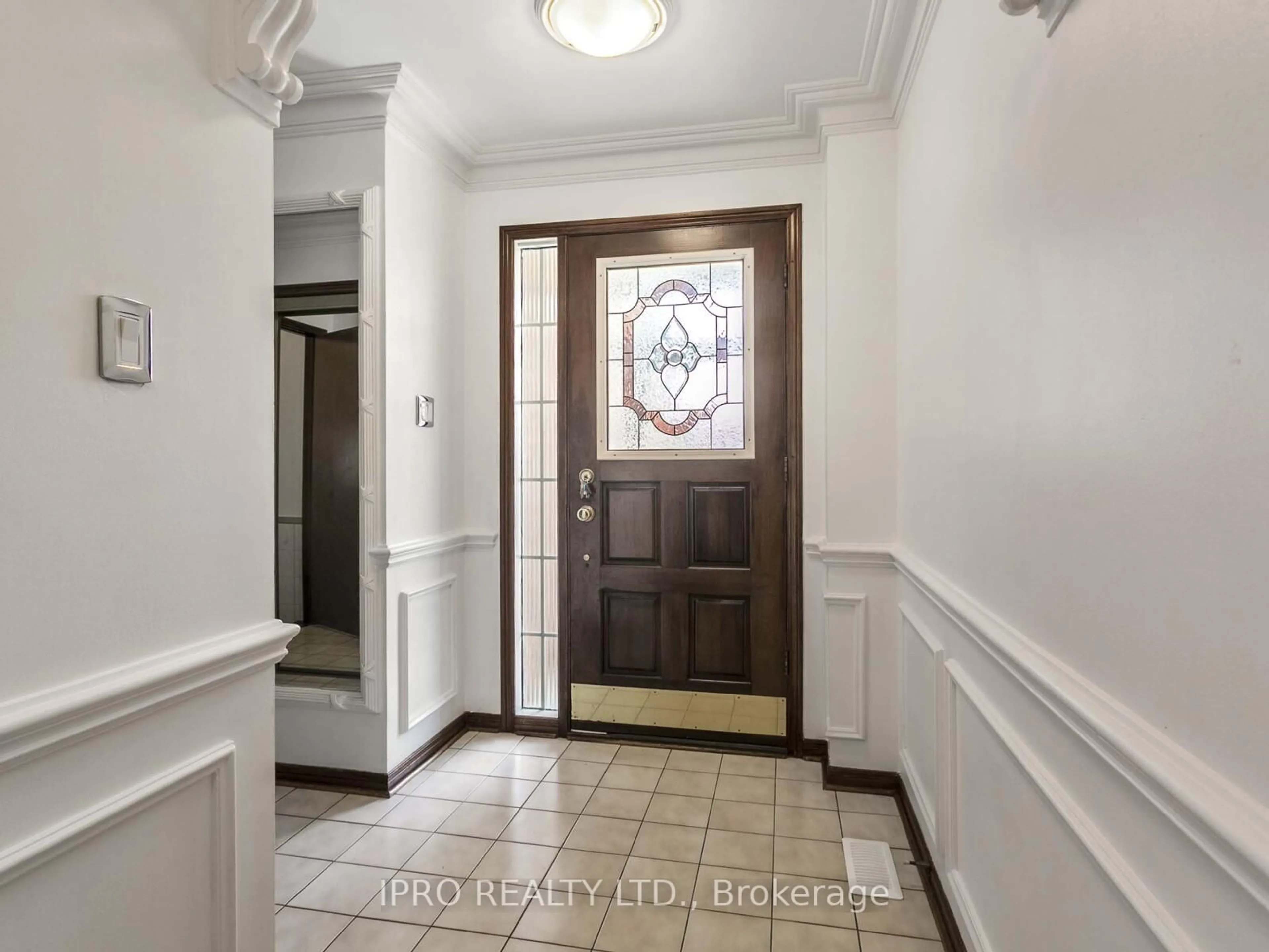 Indoor entryway for 23 Pennsylvania Ave, Brampton Ontario L6Y 4N8