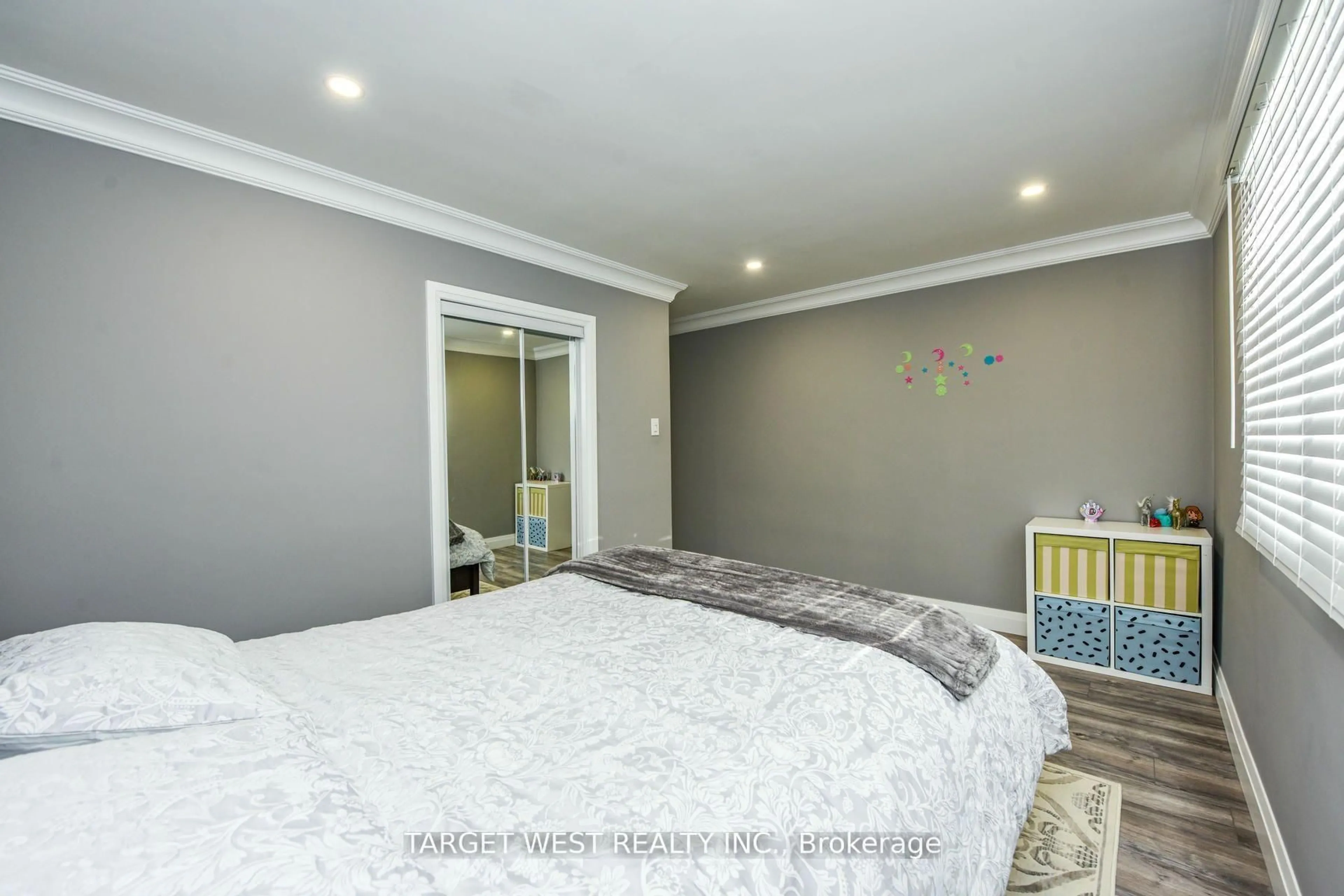 Bedroom with bed, unknown for 1443 Saginaw Cres, Mississauga Ontario L5H 1X4