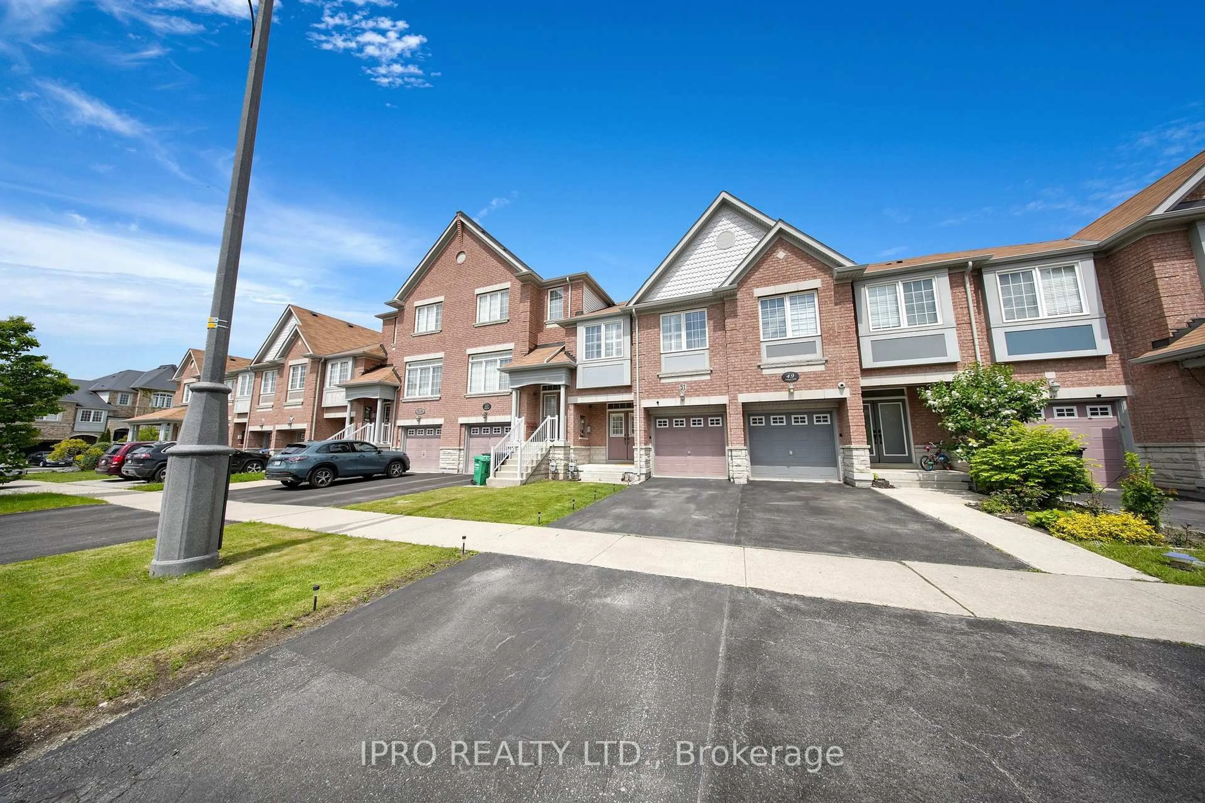 A pic from outside/outdoor area/front of a property/back of a property/a pic from drone, street for 51 Lorenzo Circ, Brampton Ontario L6R 3N4
