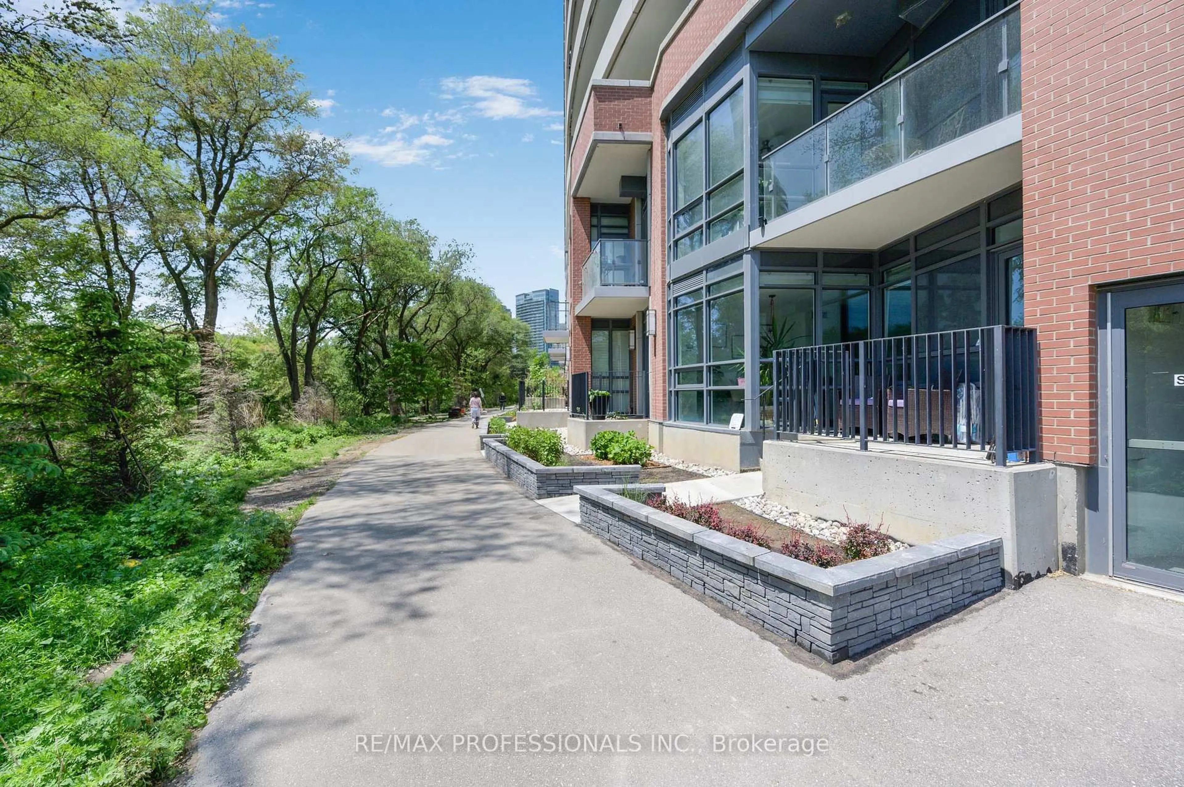 Patio, water/lake/river/ocean view for 2212 Lake Shore Blvd #Th04, Toronto Ontario M8V 0C2