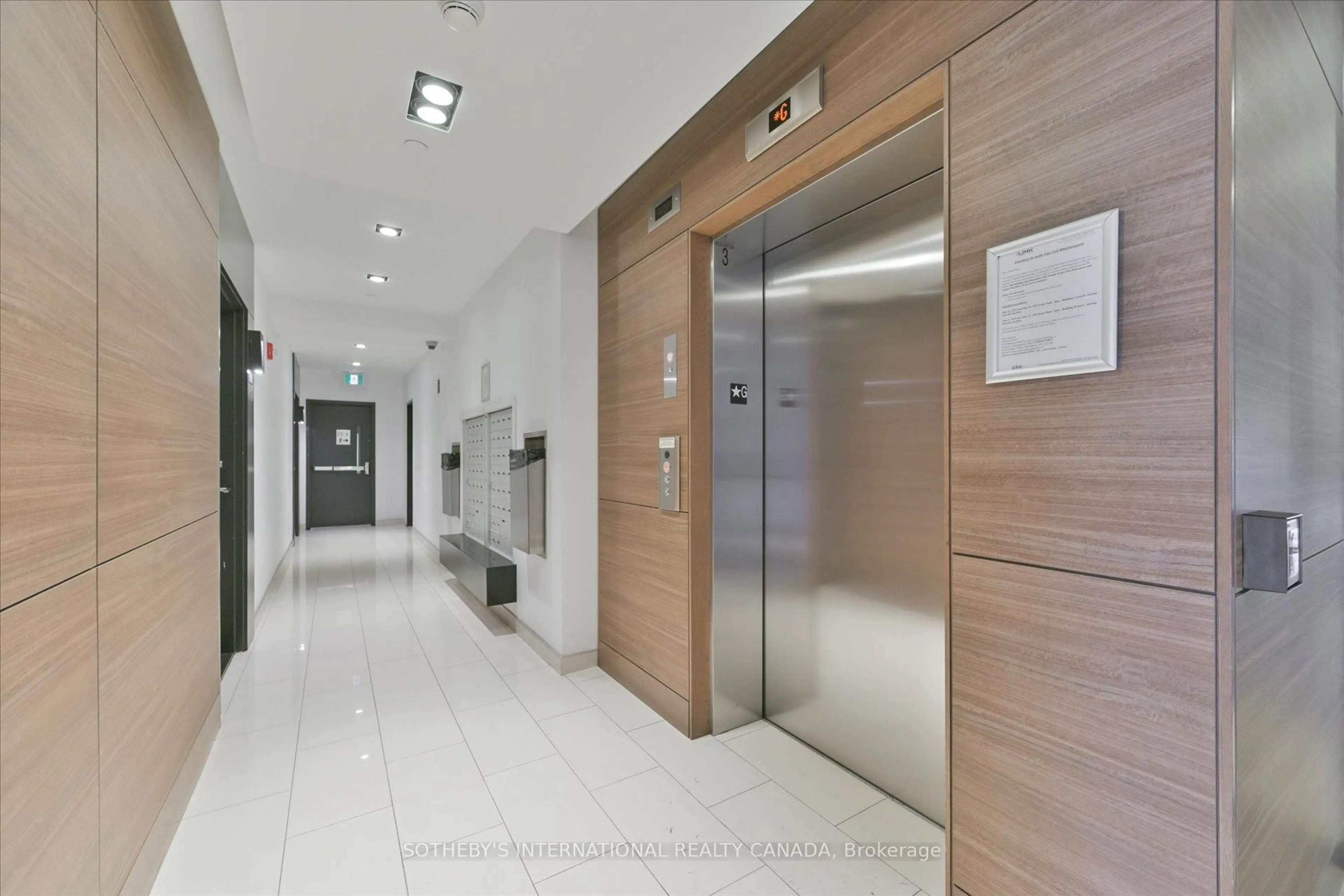 Indoor foyer for 5260 Dundas St #410, Burlington Ontario L7T 0J5