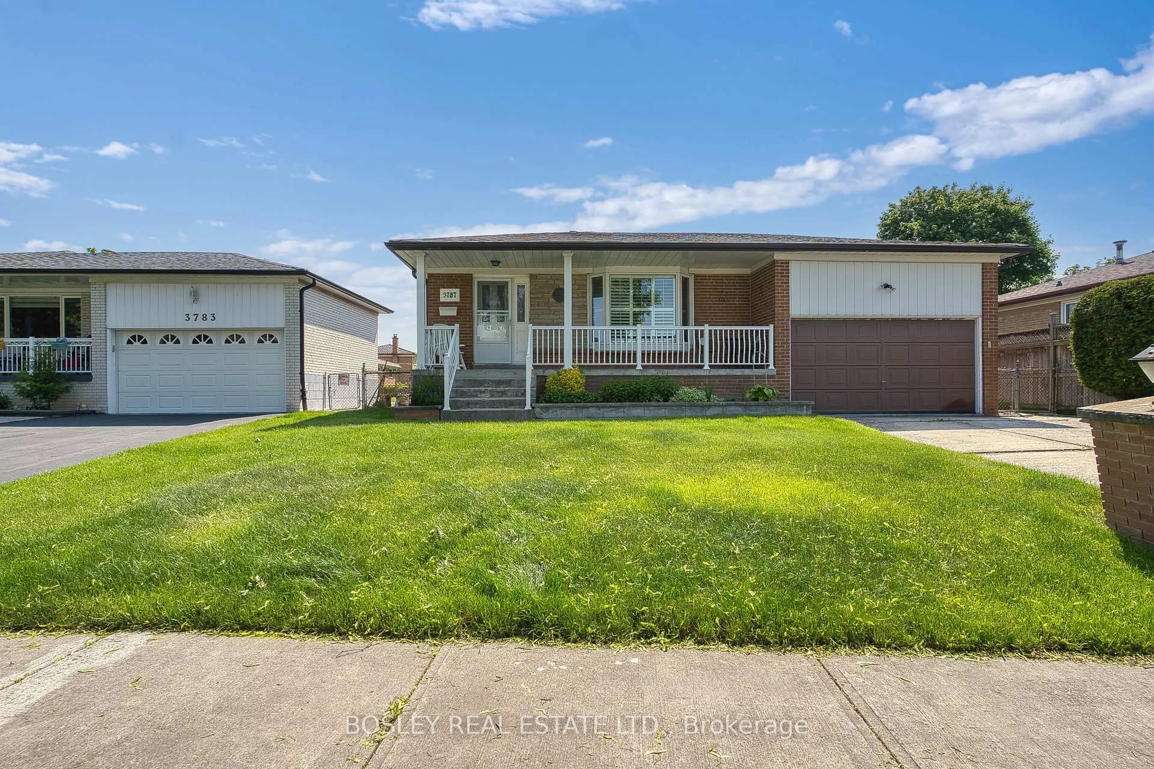 Home with vinyl exterior material, water/lake/river/ocean view for 3787 Bayswater Cres, Mississauga Ontario L4T 2G6