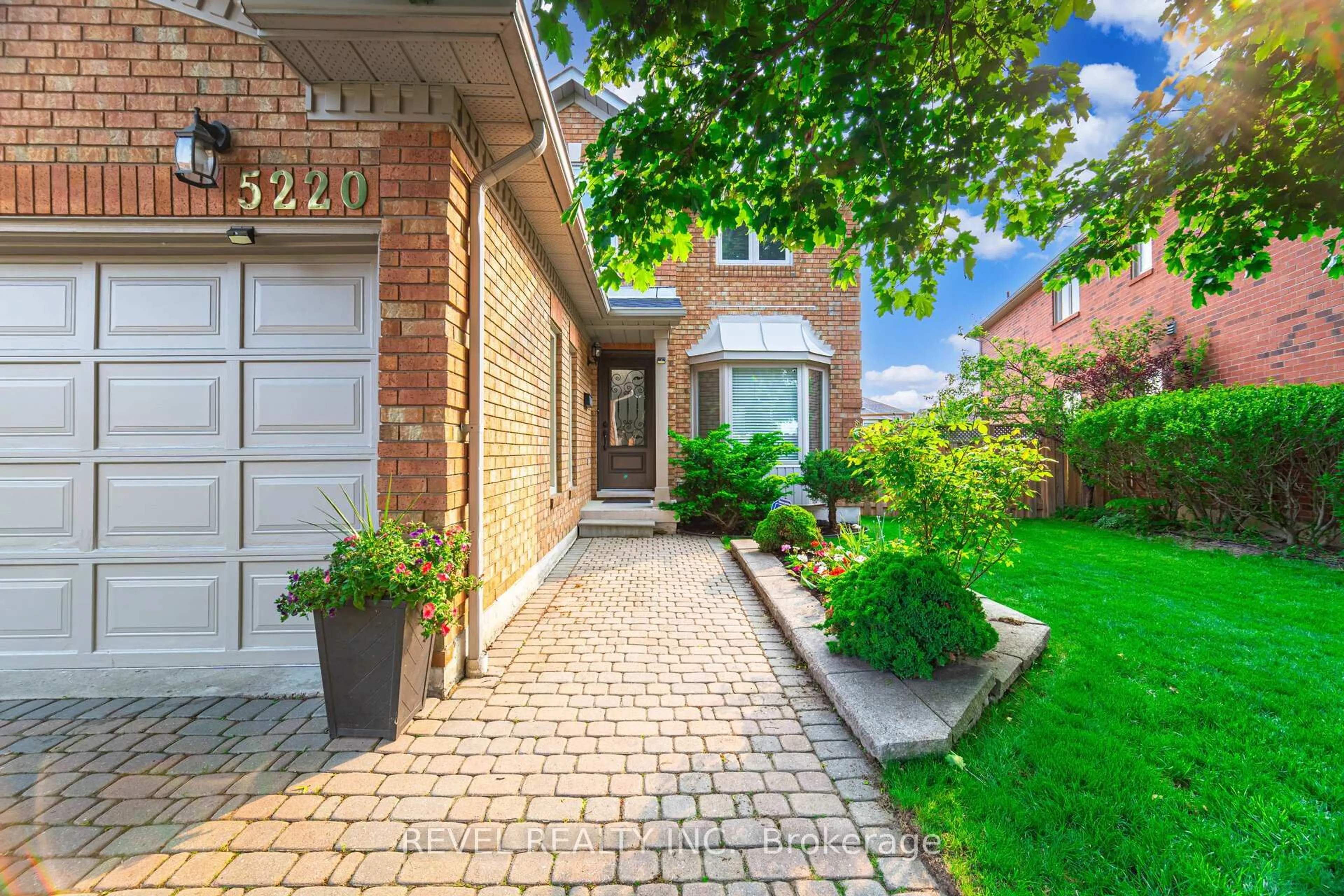 Home with brick exterior material, street for 5220 Buttermill Crt, Mississauga Ontario L5V 1S4