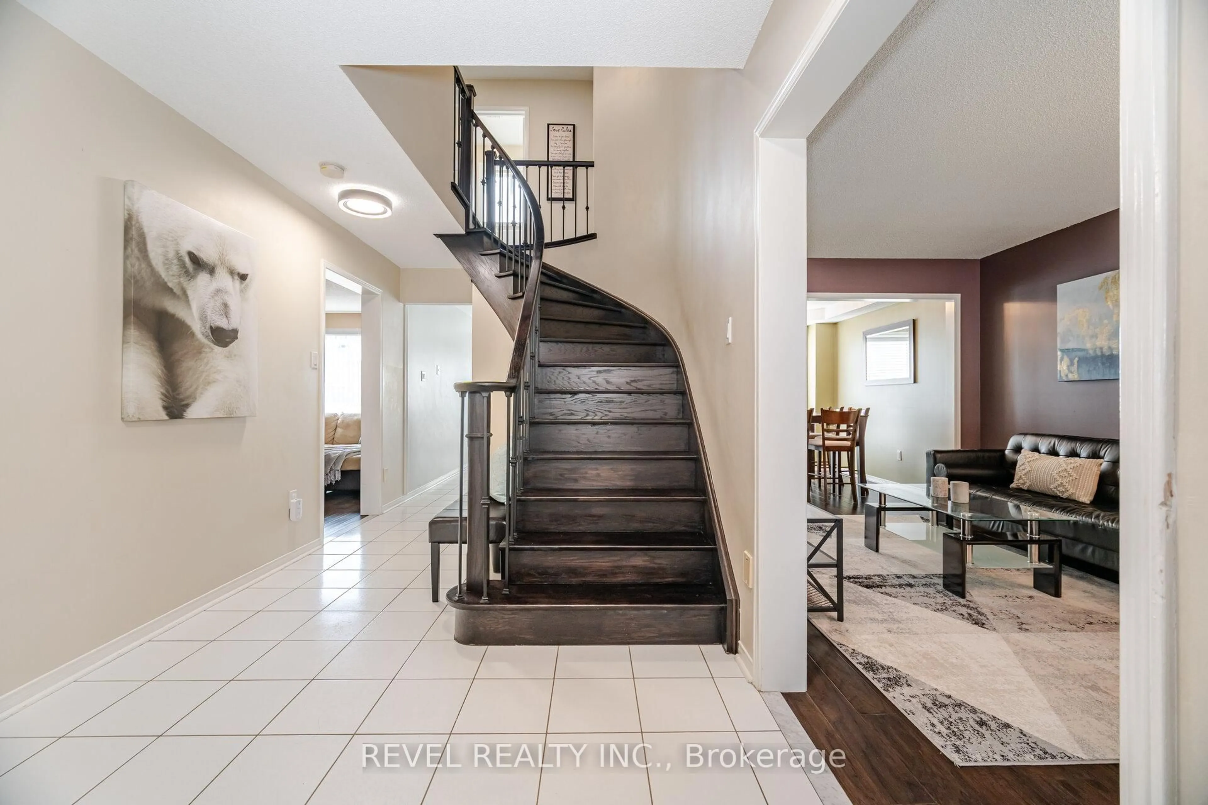 Indoor foyer for 5220 Buttermill Crt, Mississauga Ontario L5V 1S4