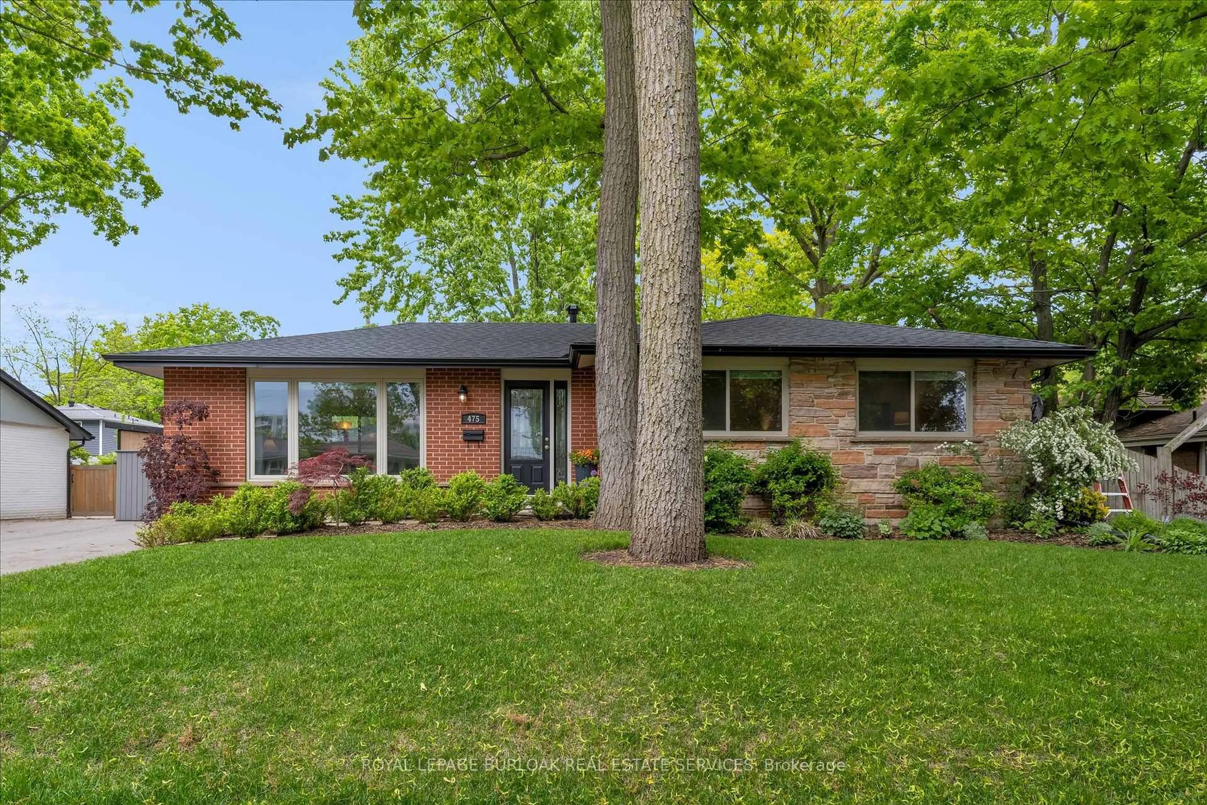 Home with brick exterior material, street for 475 Wedgewood Dr, Burlington Ontario L7L 4J1