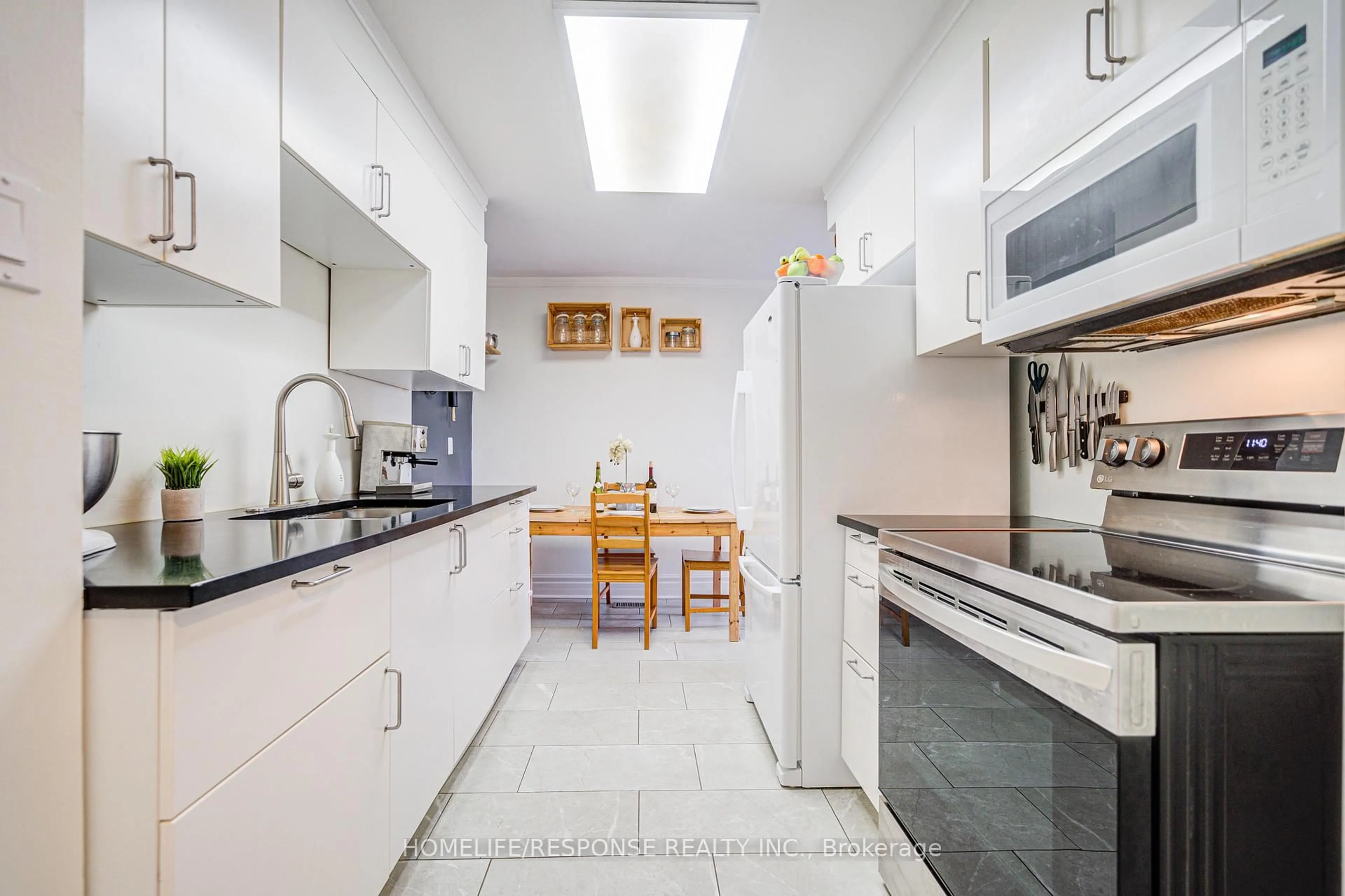 Standard kitchen, ceramic/tile floor for 21 DAWSON Cres, Brampton Ontario L6V 3M5