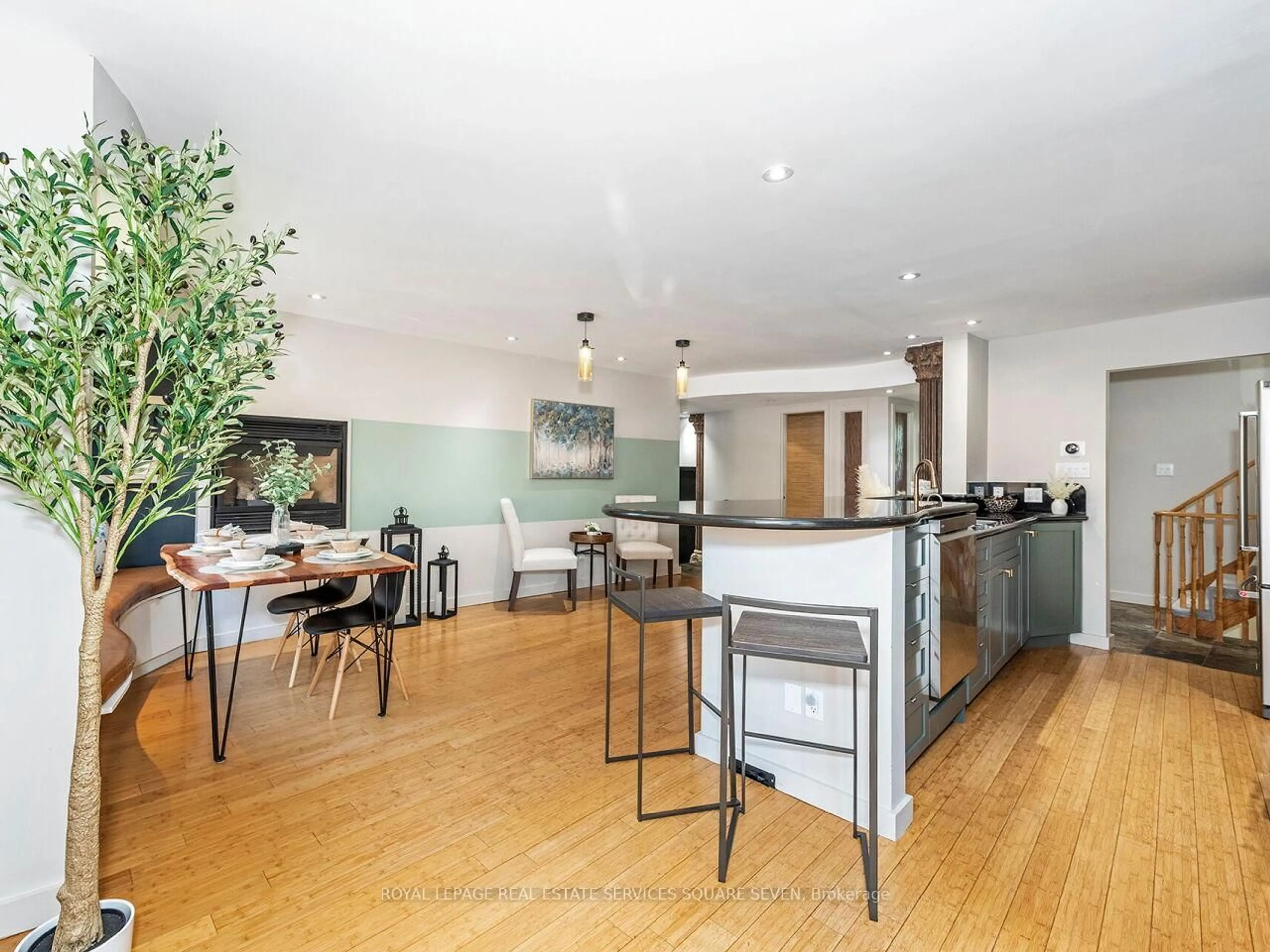 Open concept kitchen, wood/laminate floor for 234 SEWELL Dr, Oakville Ontario L6H 1E4