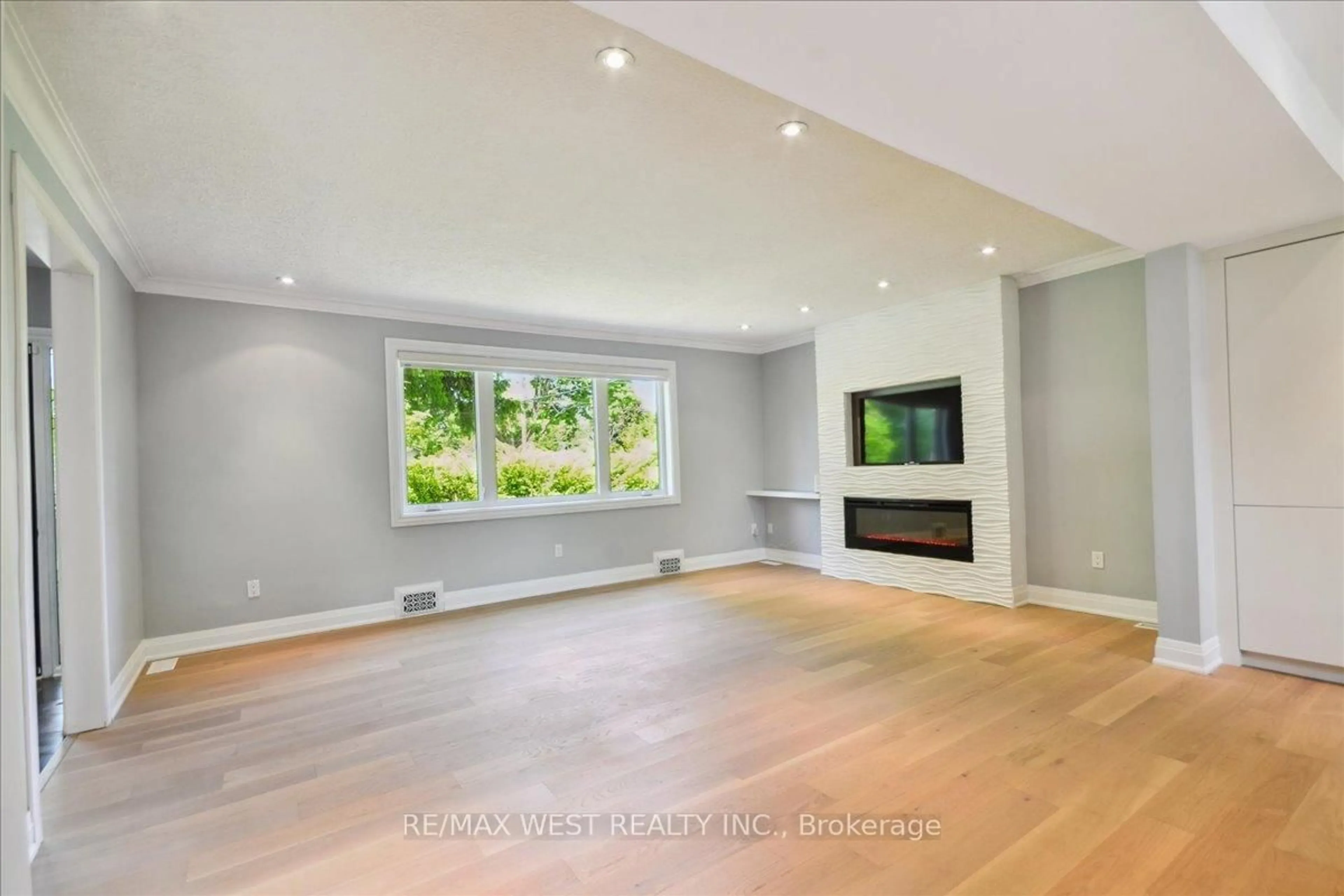 A pic of a room for 468 Lynd Ave, Mississauga Ontario L5G 2L6