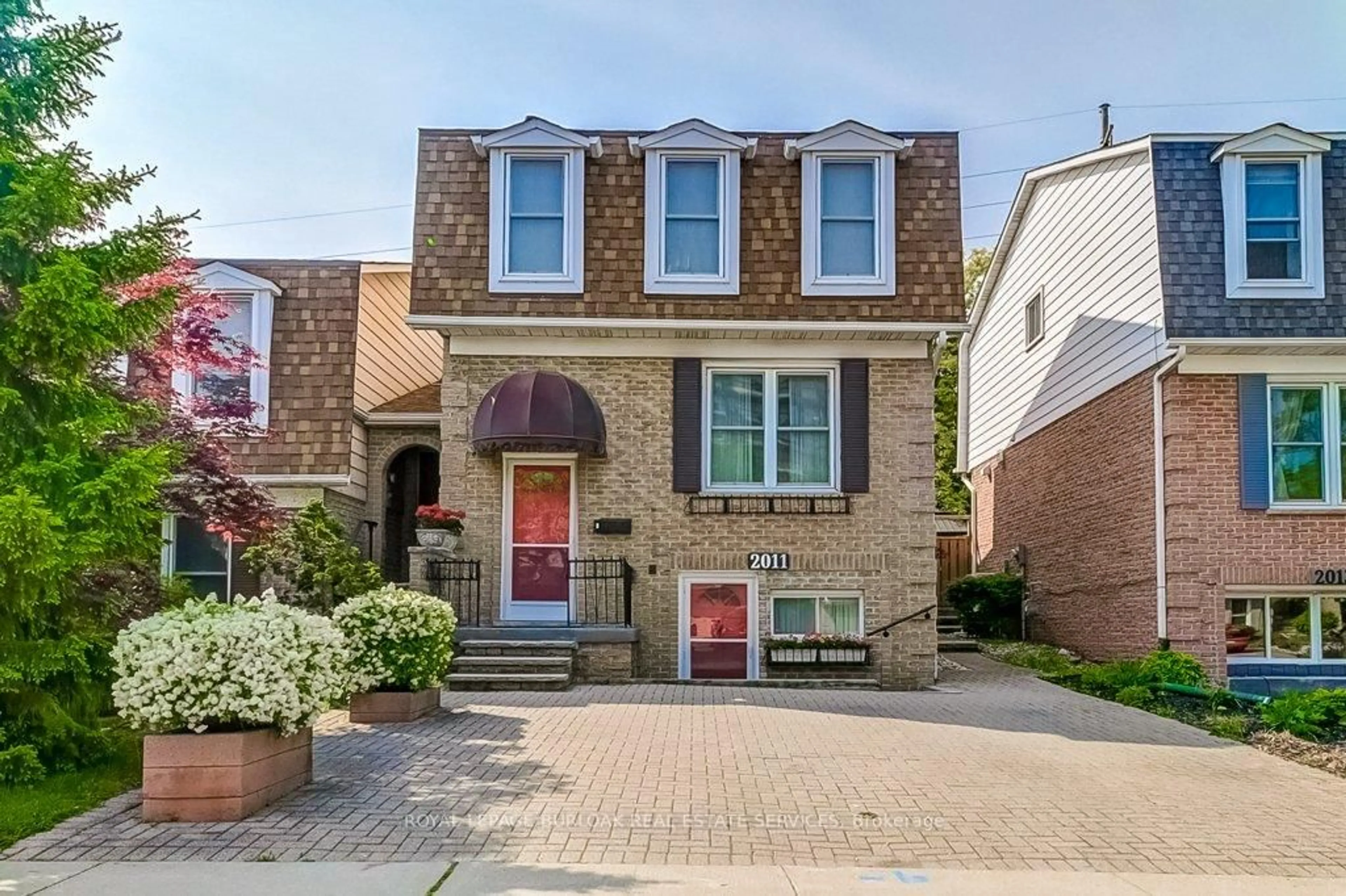 Home with brick exterior material, street for 2011 Amherst Dr, Burlington Ontario L7P 3R3