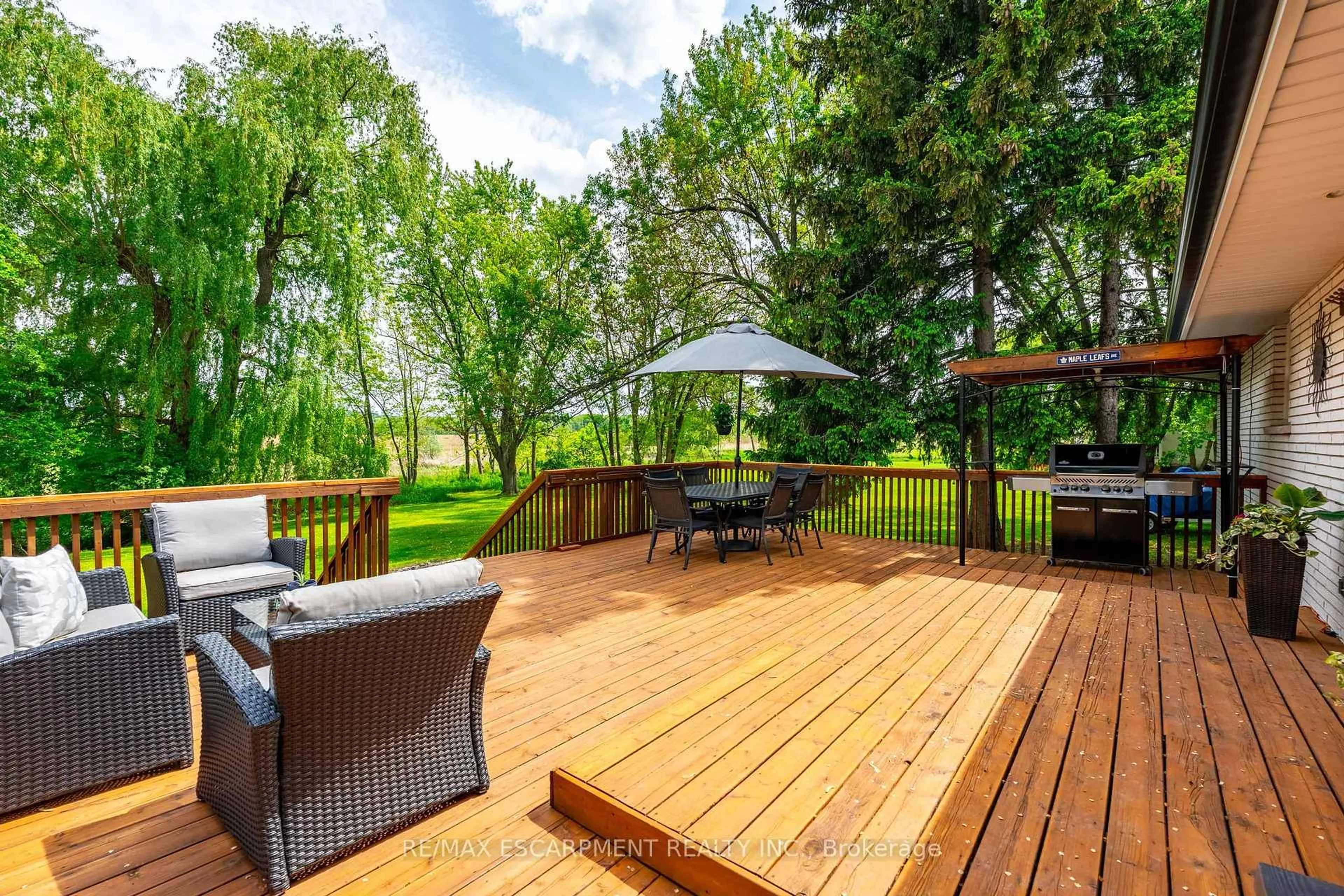 Patio, unknown for 2718 No 8 Sdrd, Burlington Ontario L7P 0E6
