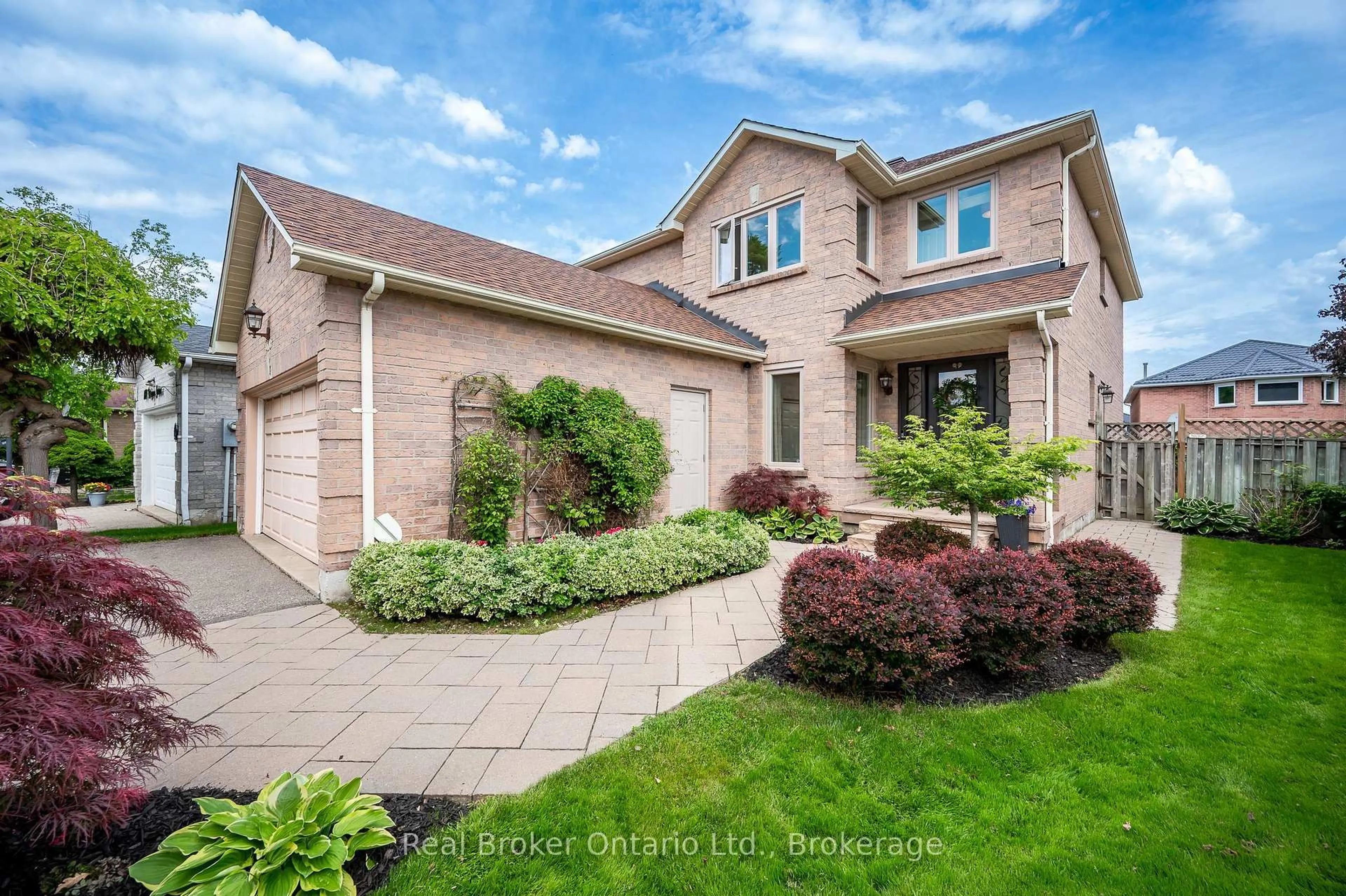 Home with brick exterior material, street for 1605 Wintergrove Gdns, Mississauga Ontario L5M 3Z9