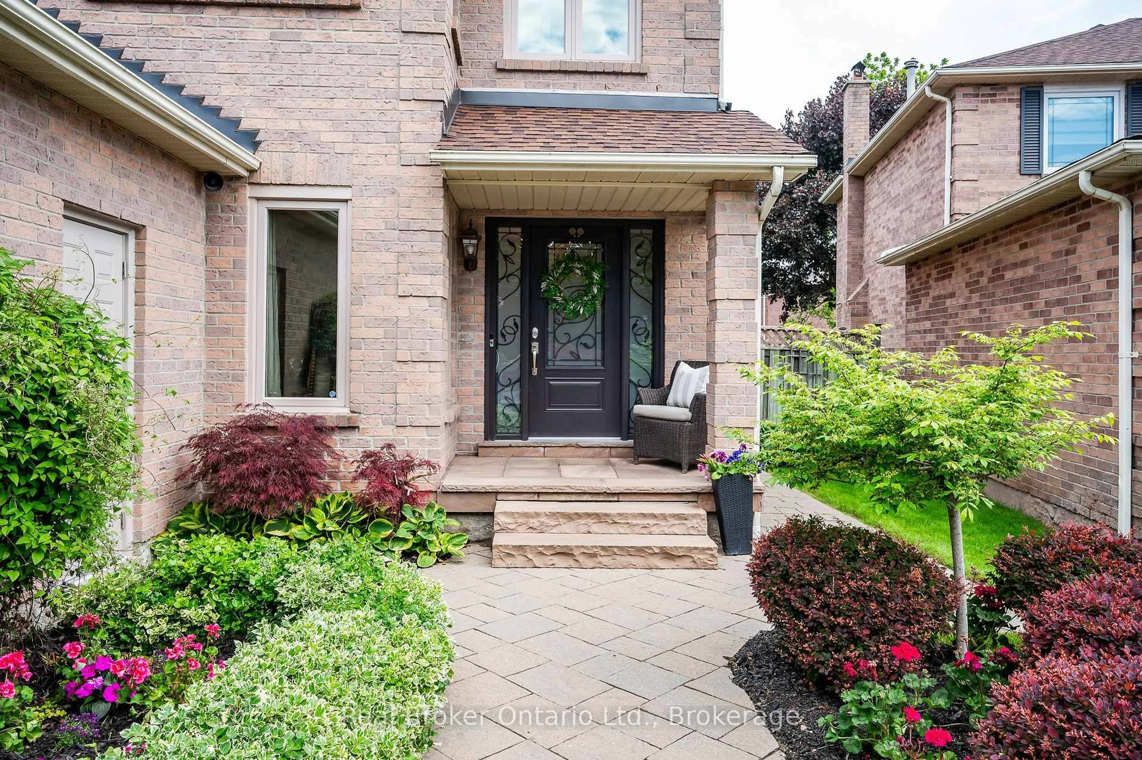 Home with brick exterior material, street for 1605 Wintergrove Gdns, Mississauga Ontario L5M 3Z9