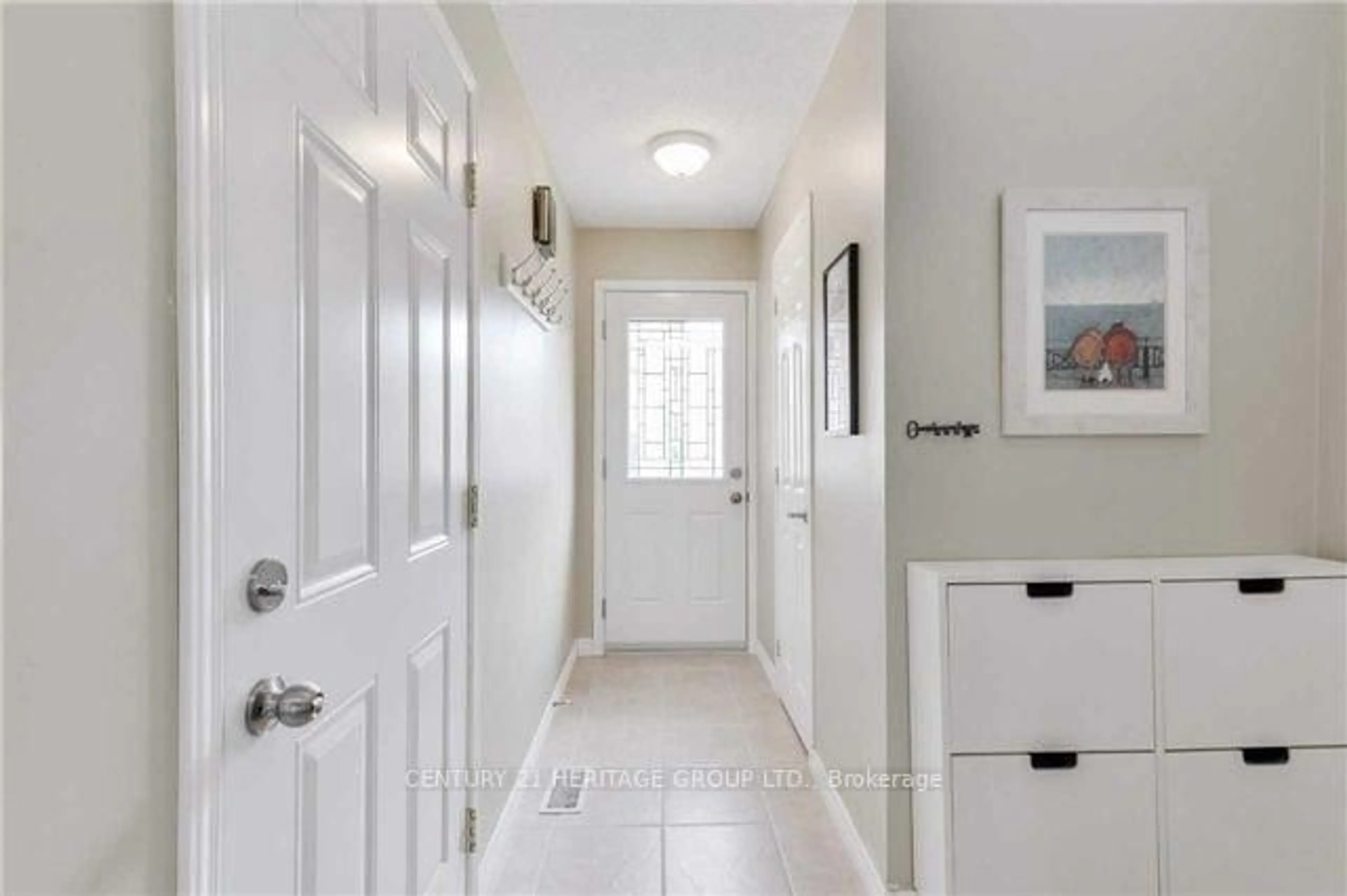 Indoor entryway for 86 Collins Cres, Brampton Ontario L6V 3N1