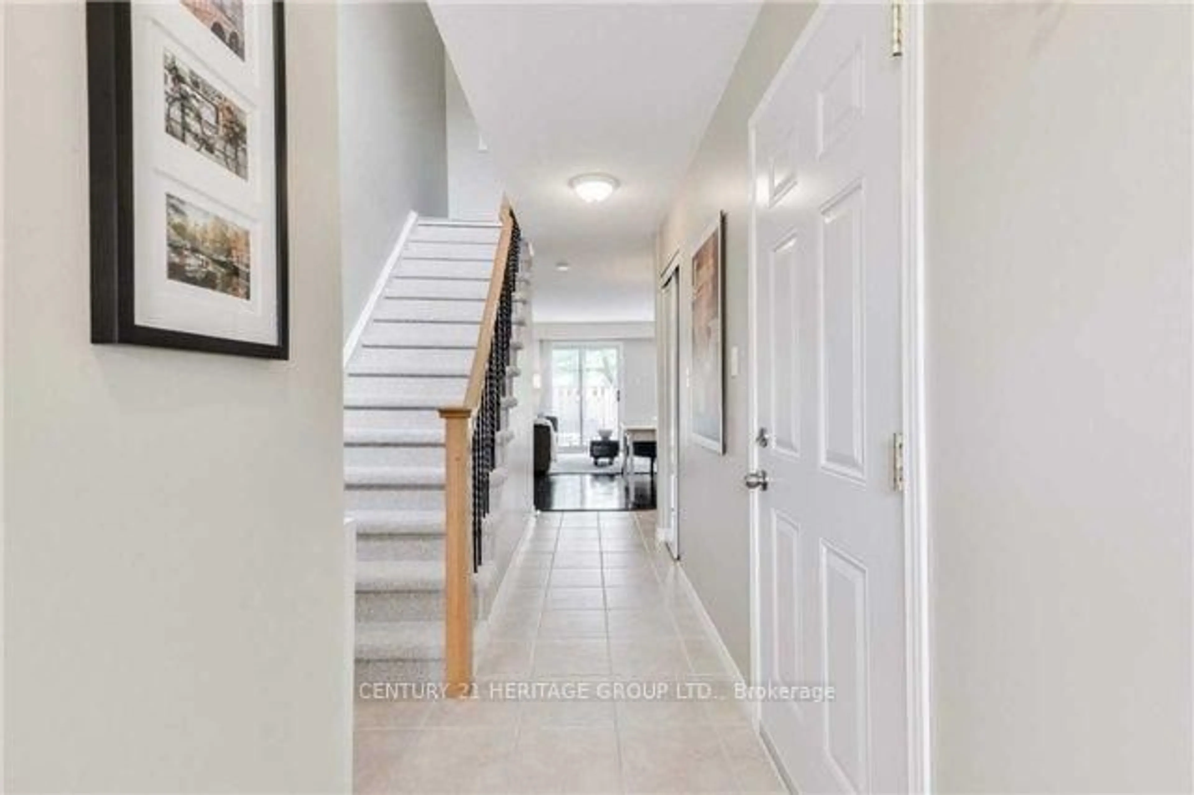 Indoor entryway for 86 Collins Cres, Brampton Ontario L6V 3N1