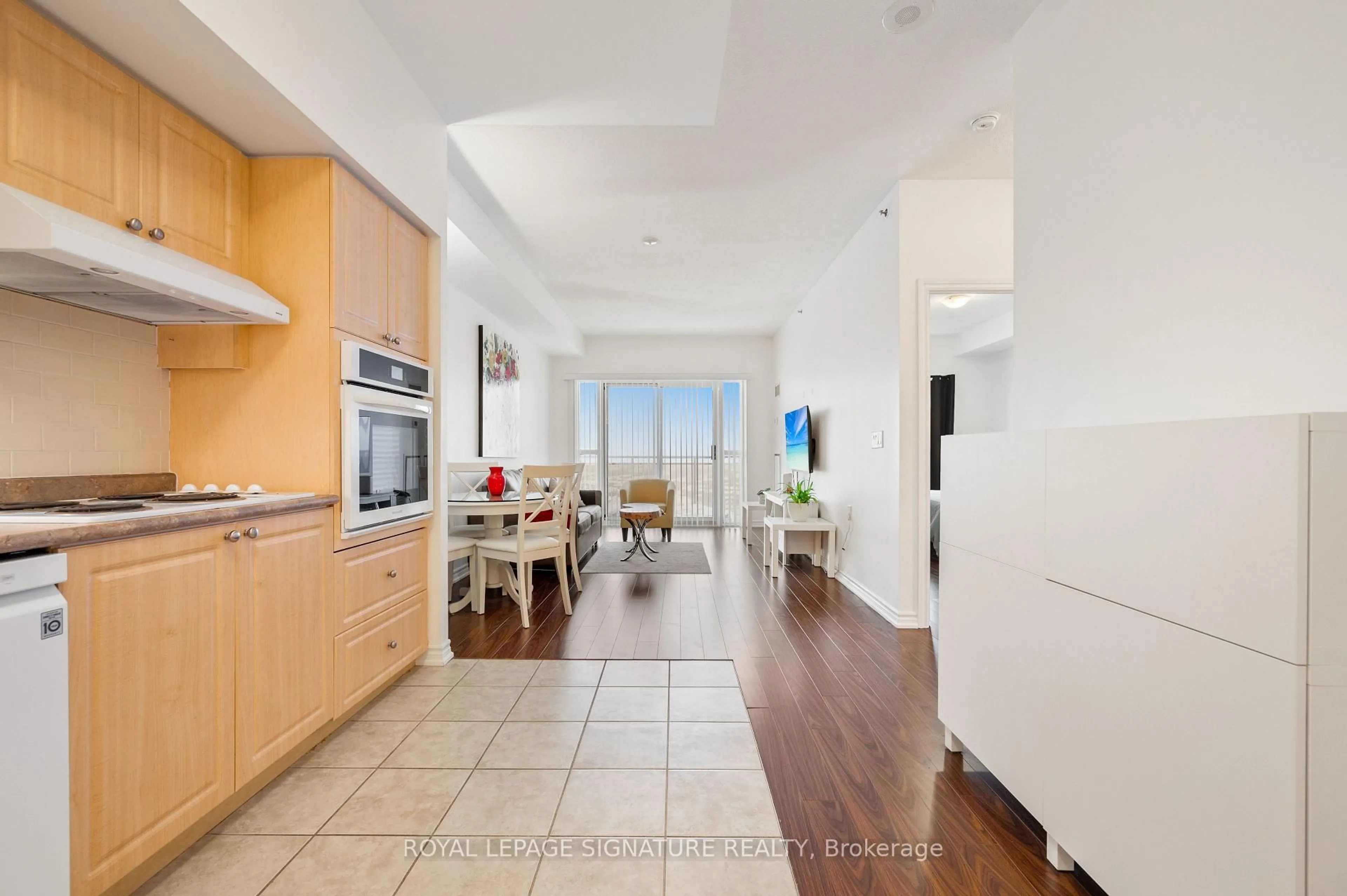 Unknown for 810 Scollard Crt #1003, Mississauga Ontario L5V 0A7