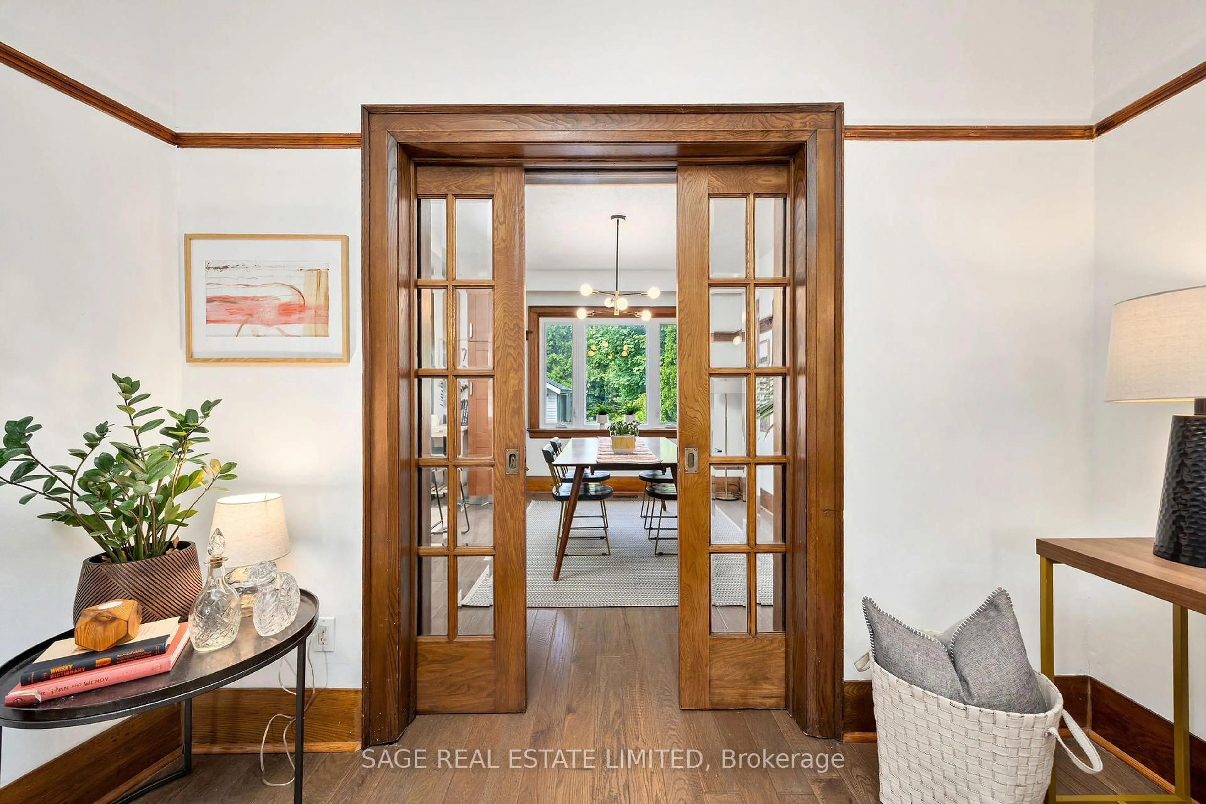 Indoor entryway for 476 Durie St, Toronto Ontario M6S 3G7