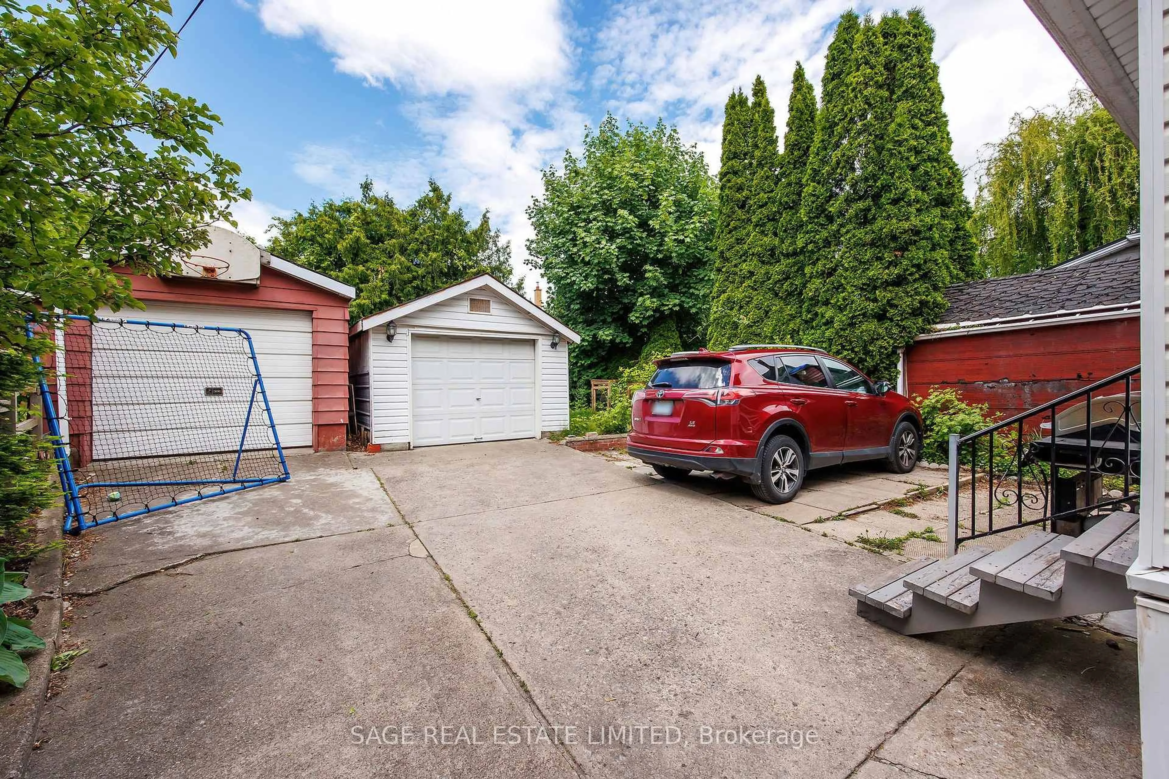 A pic from outside/outdoor area/front of a property/back of a property/a pic from drone, street for 476 Durie St, Toronto Ontario M6S 3G7