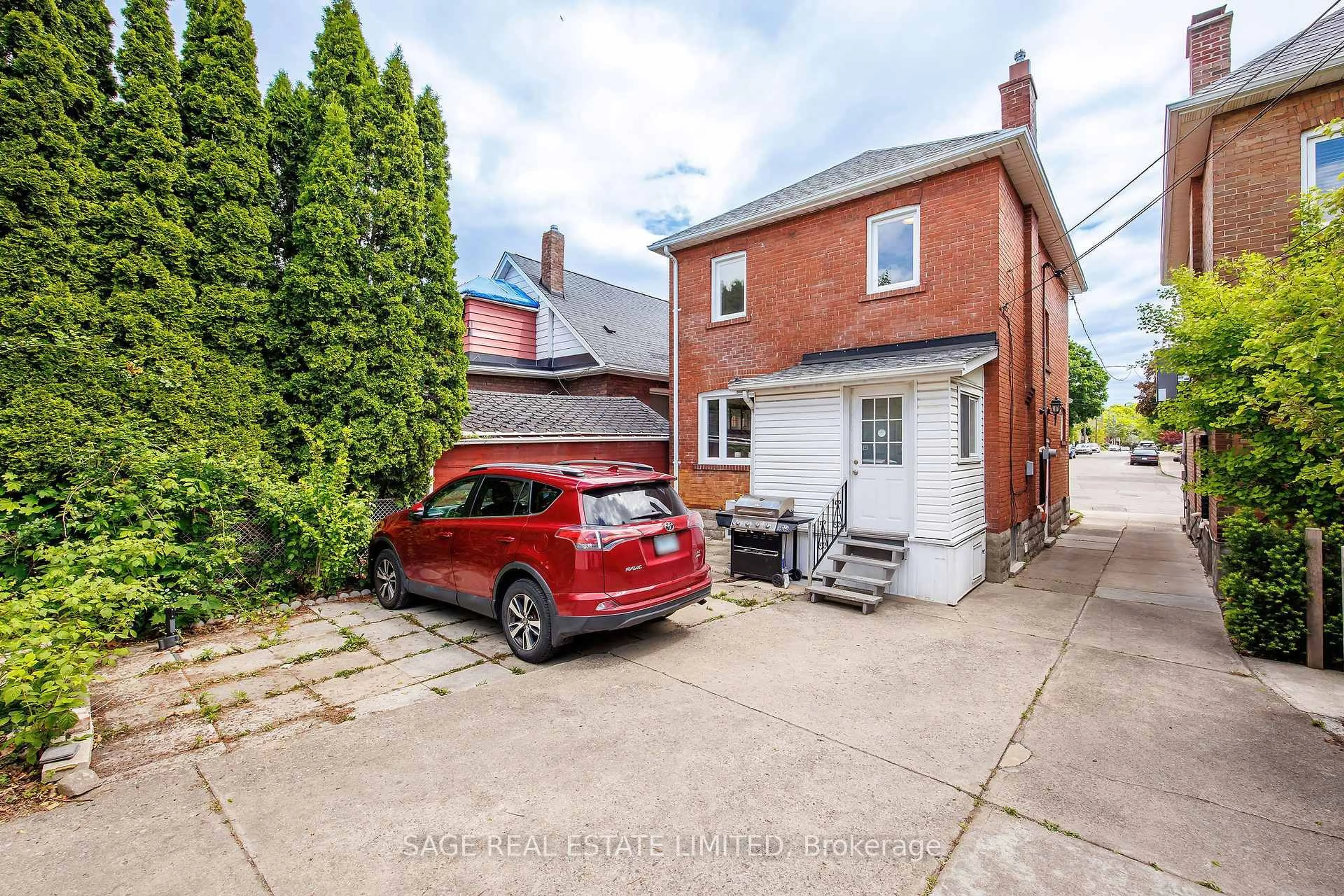 A pic from outside/outdoor area/front of a property/back of a property/a pic from drone, street for 476 Durie St, Toronto Ontario M6S 3G7
