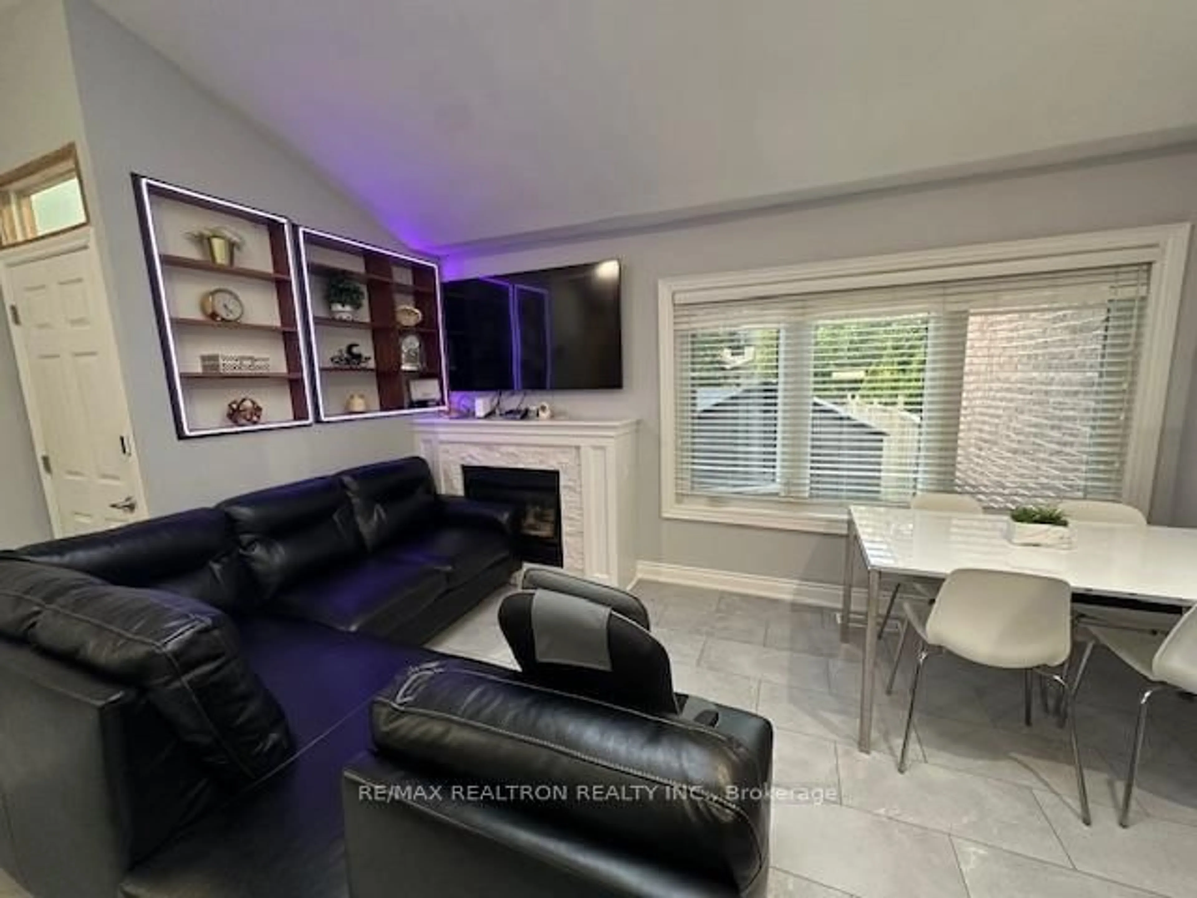 A pic of a room for 13 Broadview Ave, Mississauga Ontario L5H 2S8