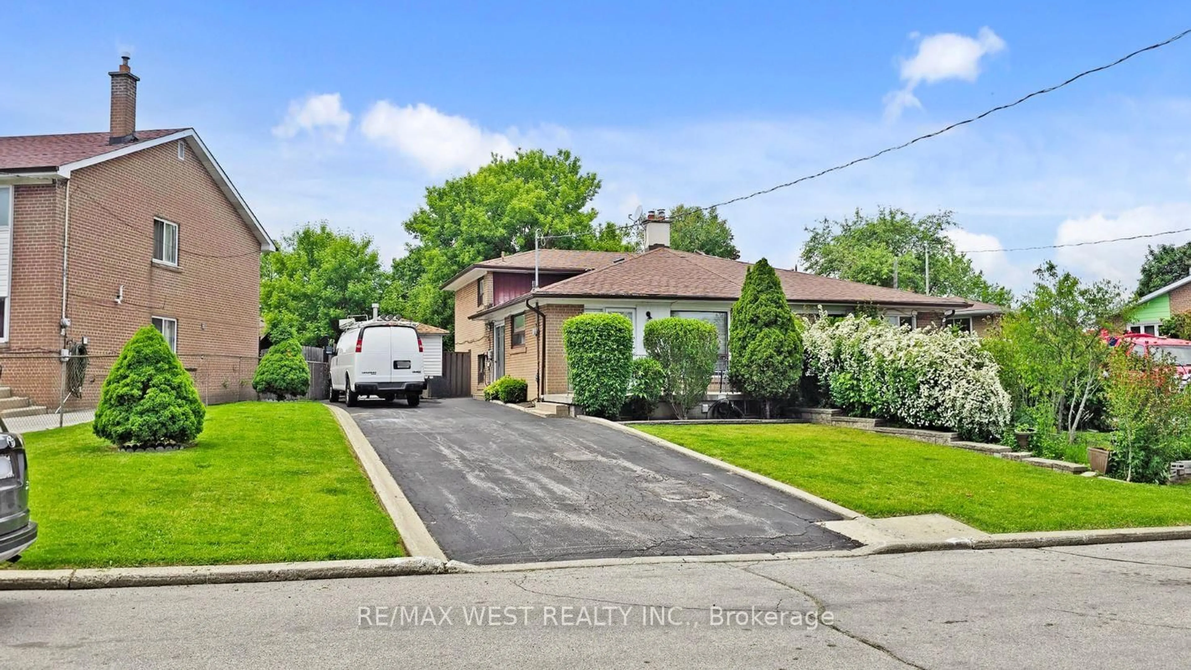 Unknown for 12 Franson Cres, Toronto Ontario M9M 1T7