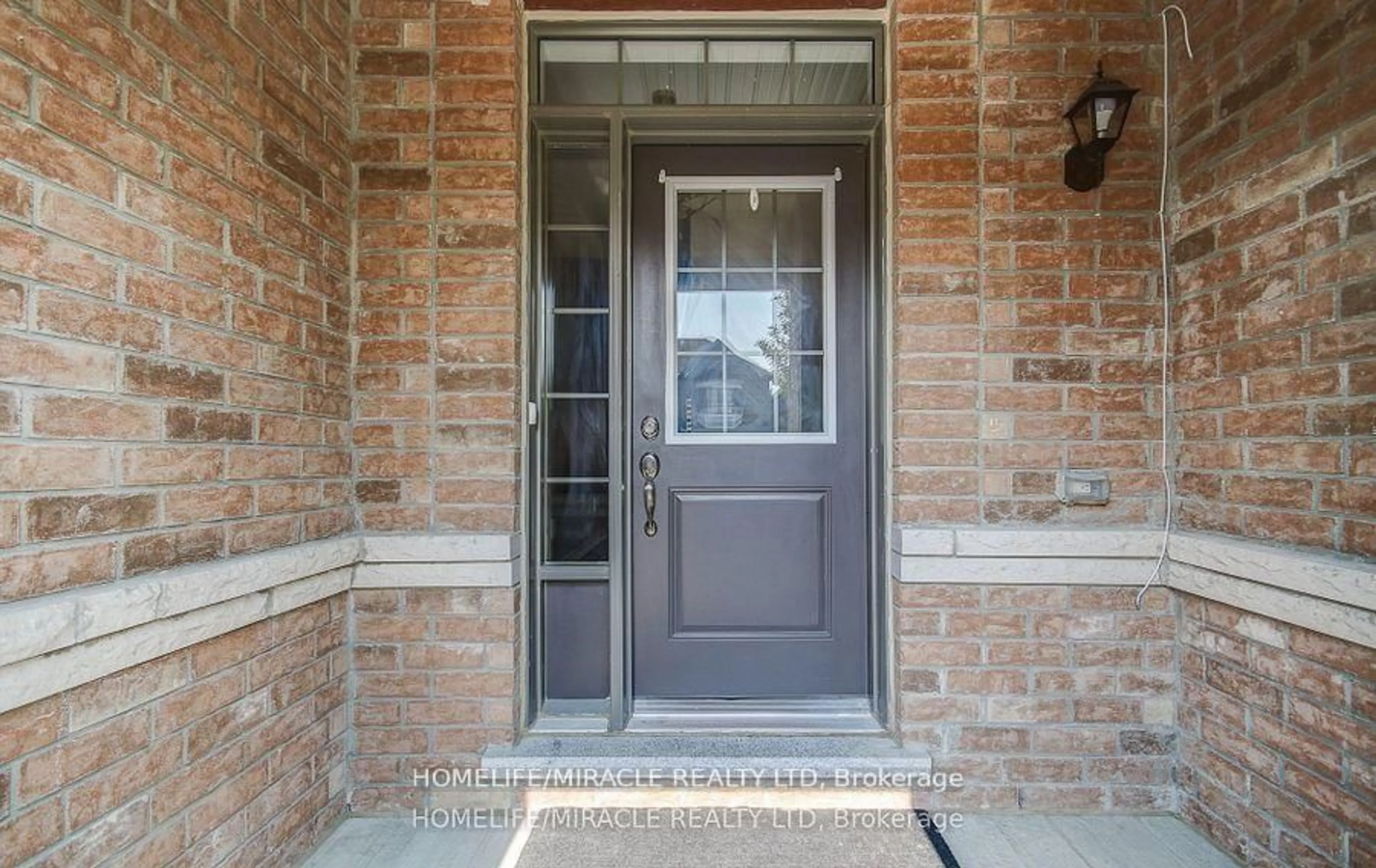 Indoor entryway for 33 MORRA Ave, Caledon Ontario L7E 4K6