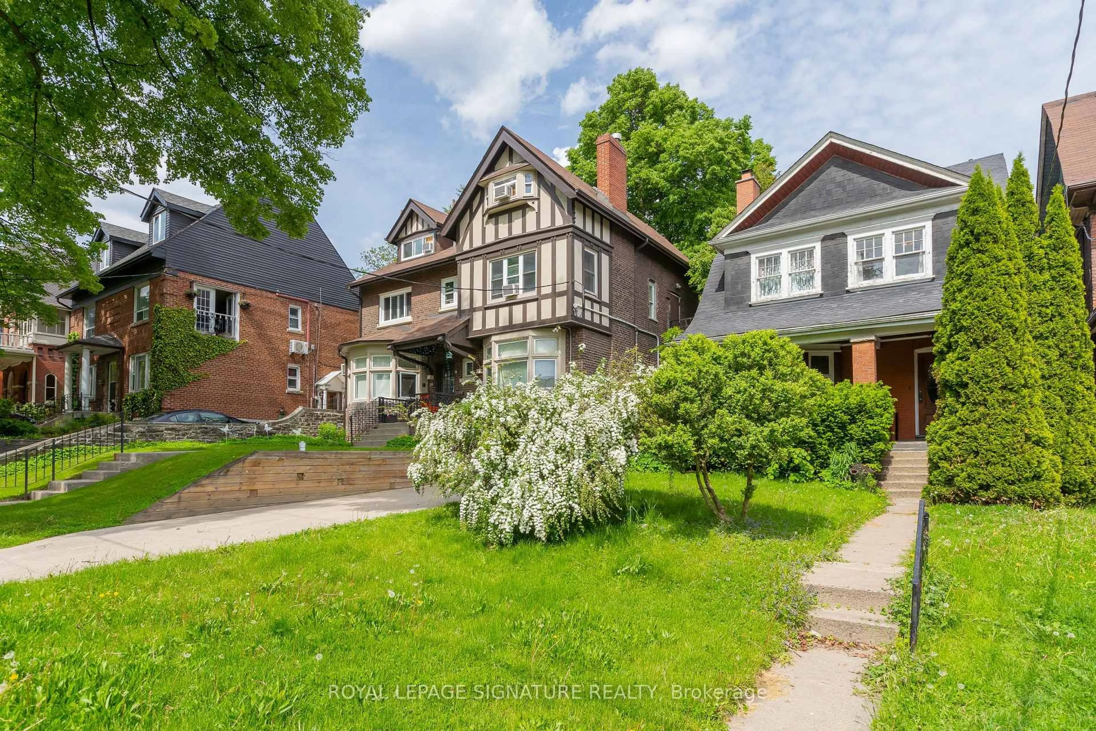 Home with brick exterior material, street for 25 Wilson Park Rd, Toronto Ontario M6K 3B6