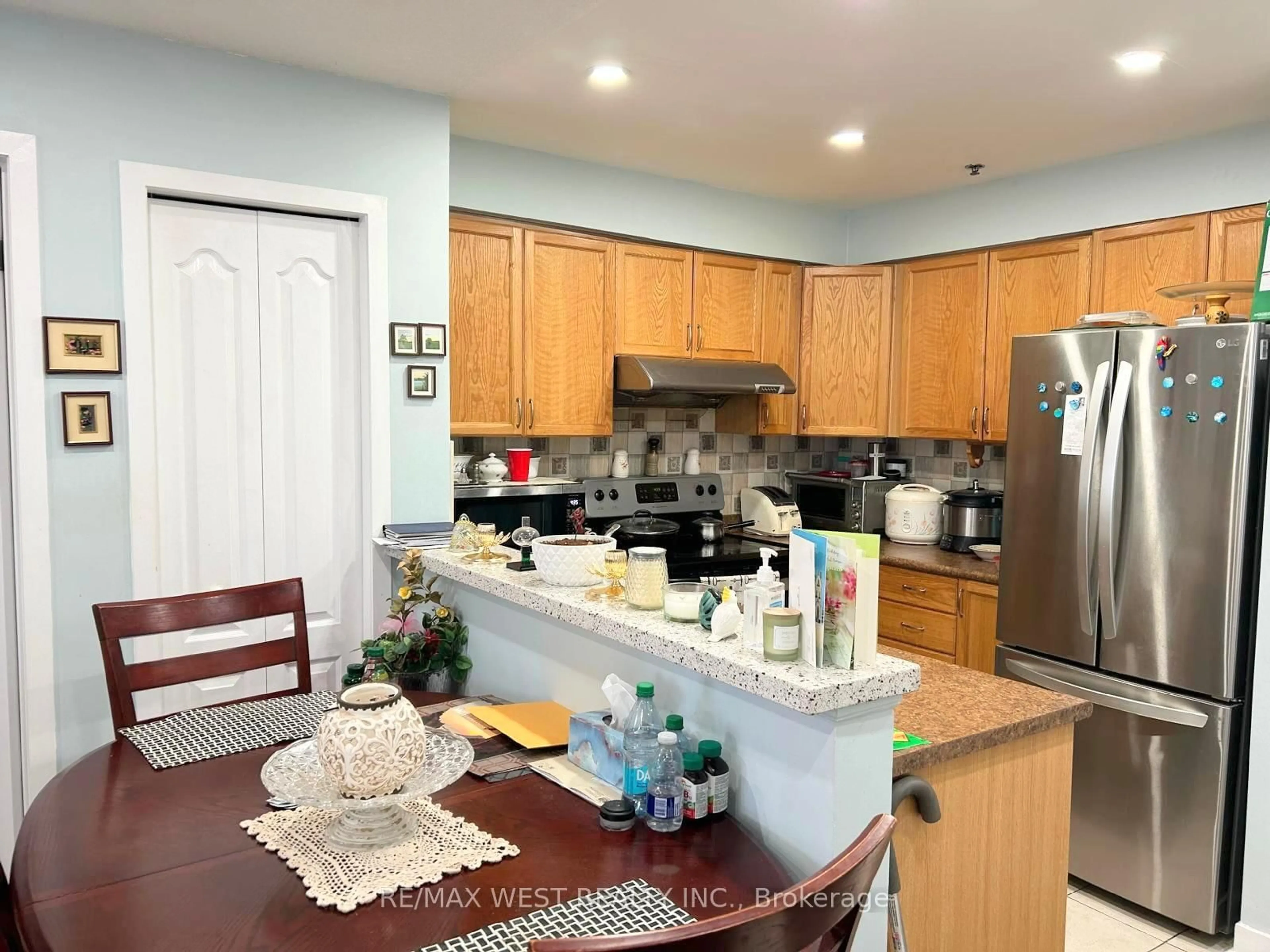 Open concept kitchen, unknown for 4 Dayspring Circ #208, Brampton Ontario L6P 2Z7