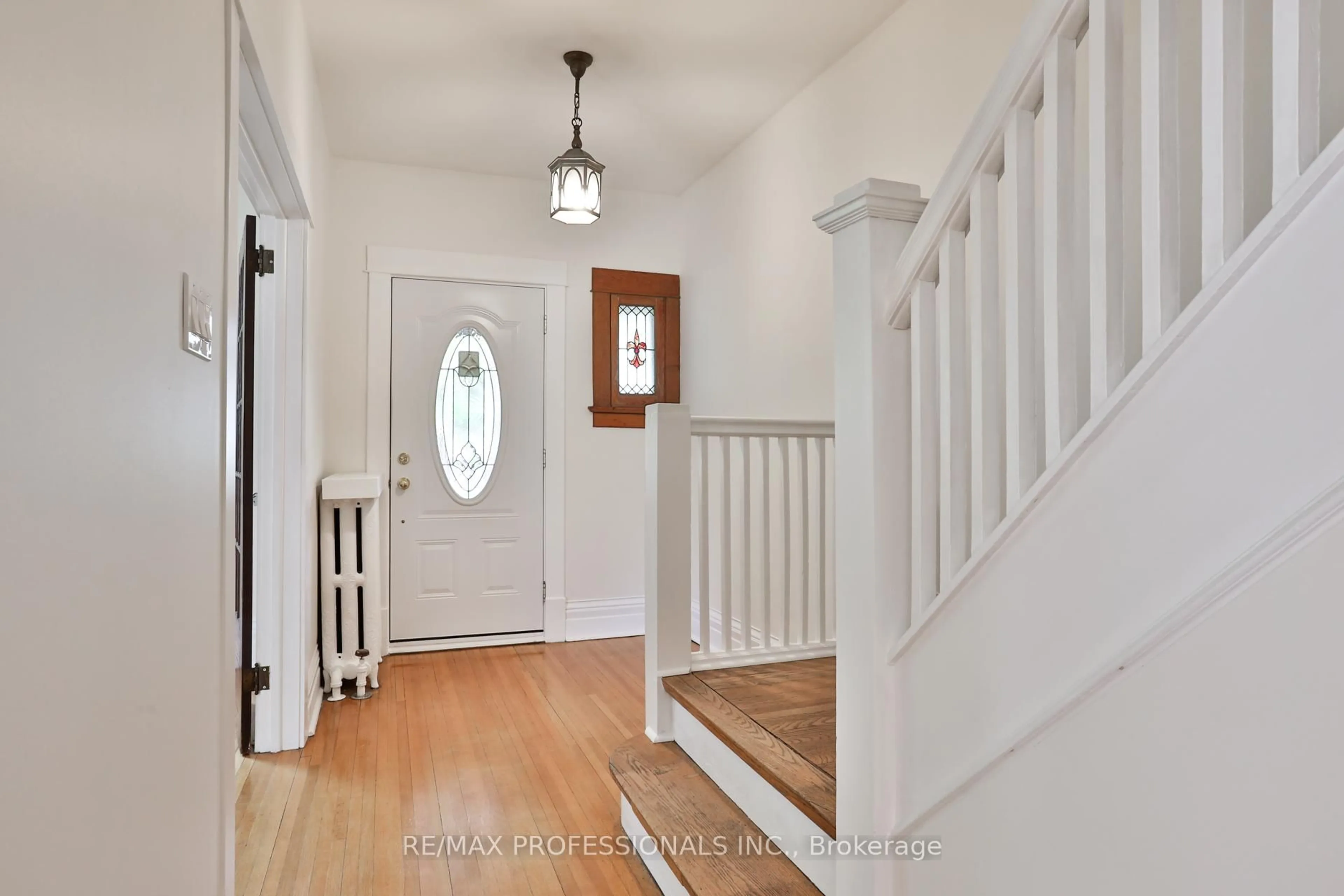 Indoor entryway for 587 Beresford Ave, Toronto Ontario M6S 3C2