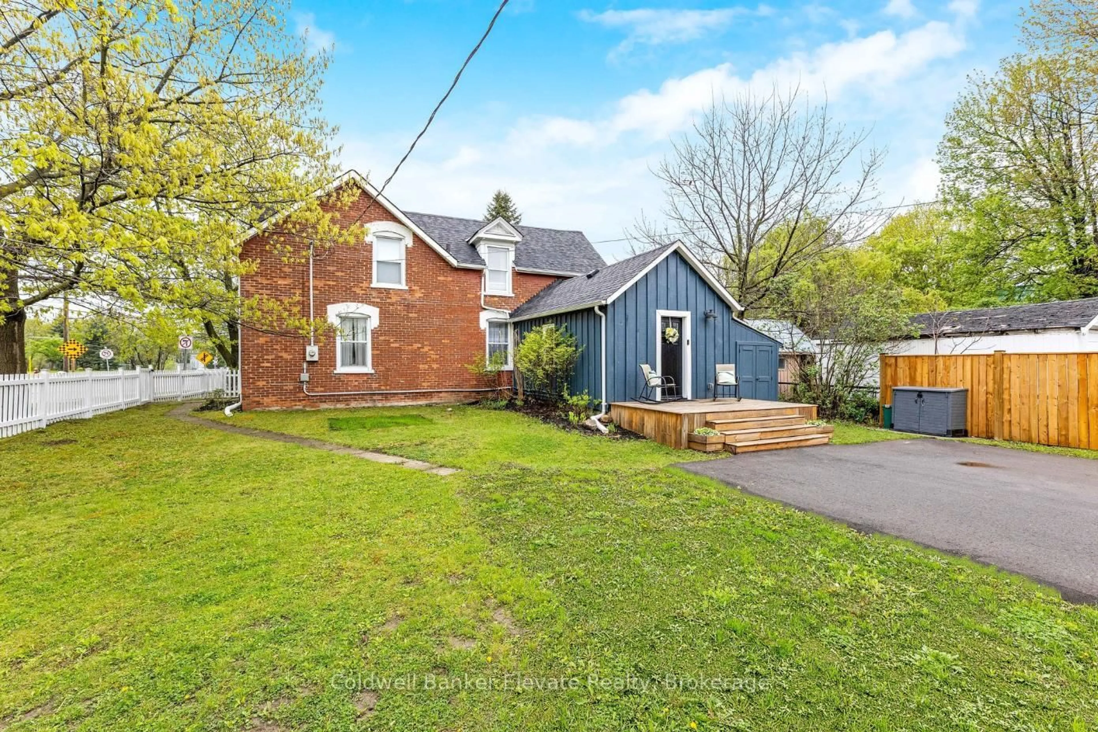 A pic from outside/outdoor area/front of a property/back of a property/a pic from drone, street for 243 Queen St, Halton Hills Ontario L7J 1P7