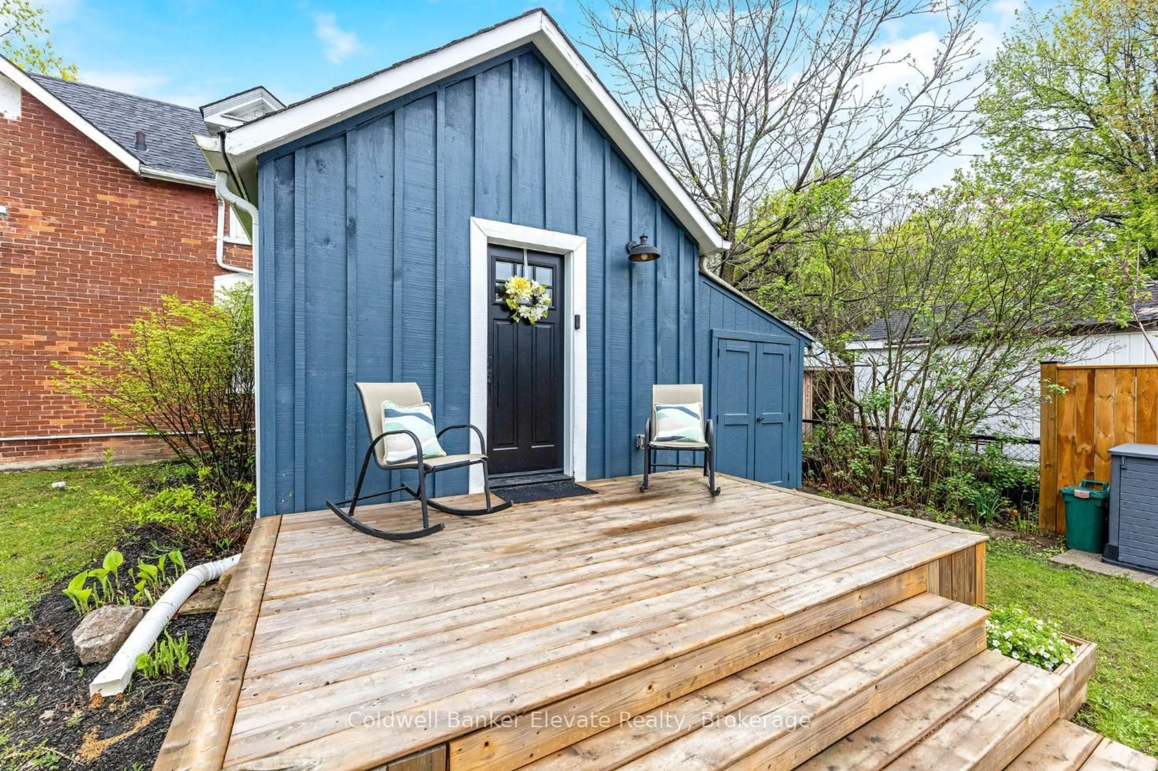 Patio, street for 243 Queen St, Halton Hills Ontario L7J 1P7